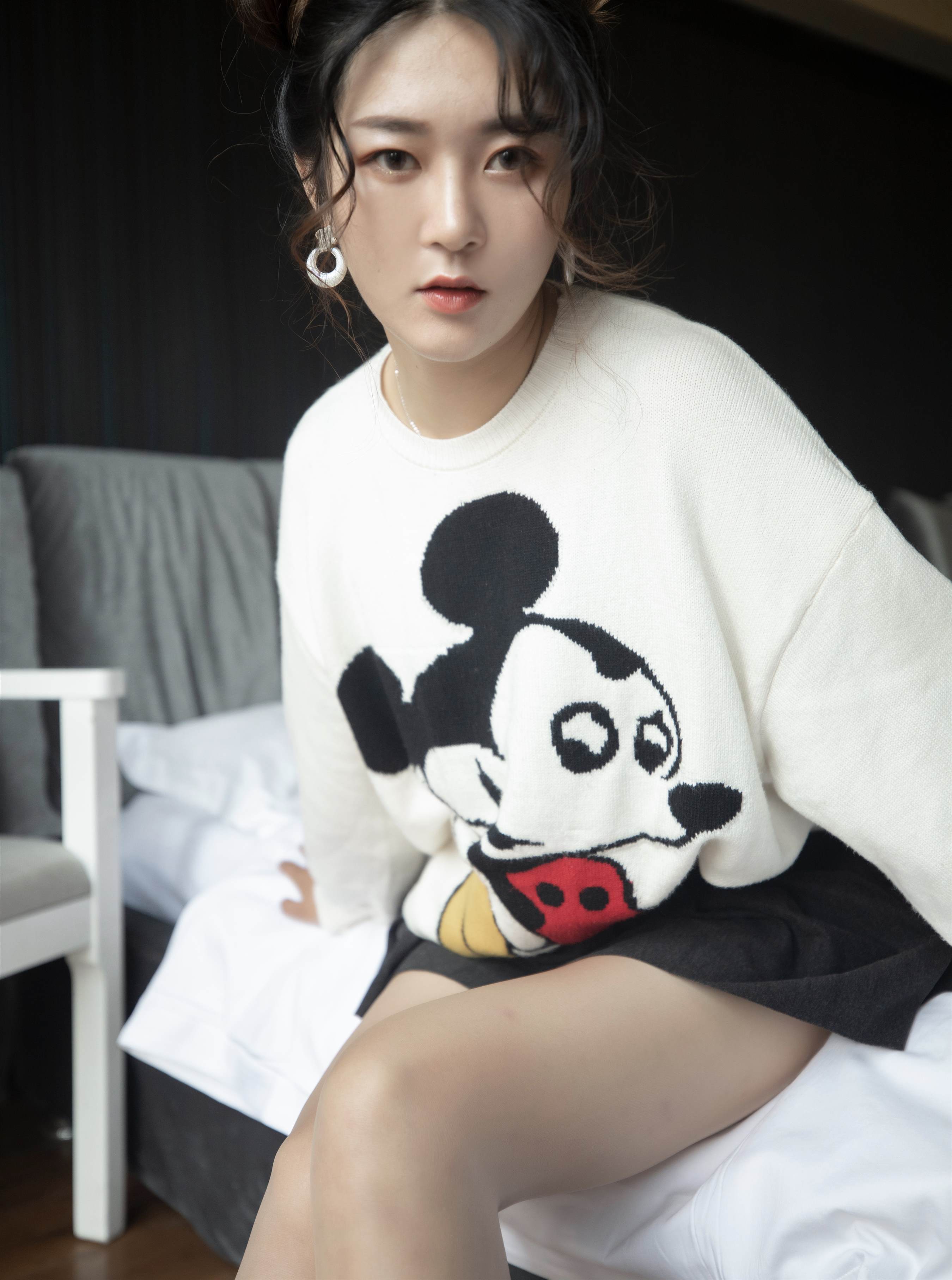 《运动鞋の肉丝脚丫》作品图