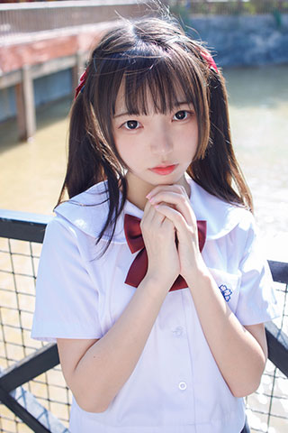 学妹日系学院风の白丝脚丫