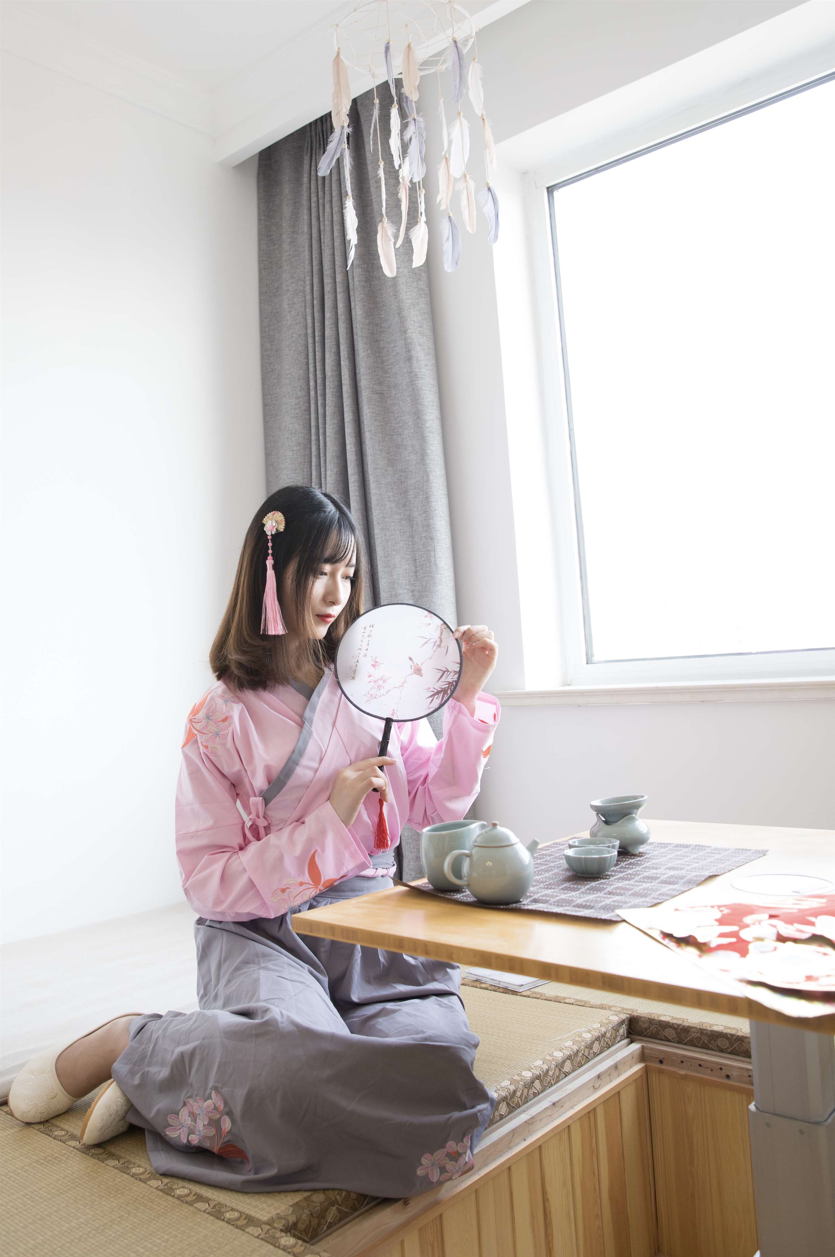 《丝袜脚玩红包》作品图