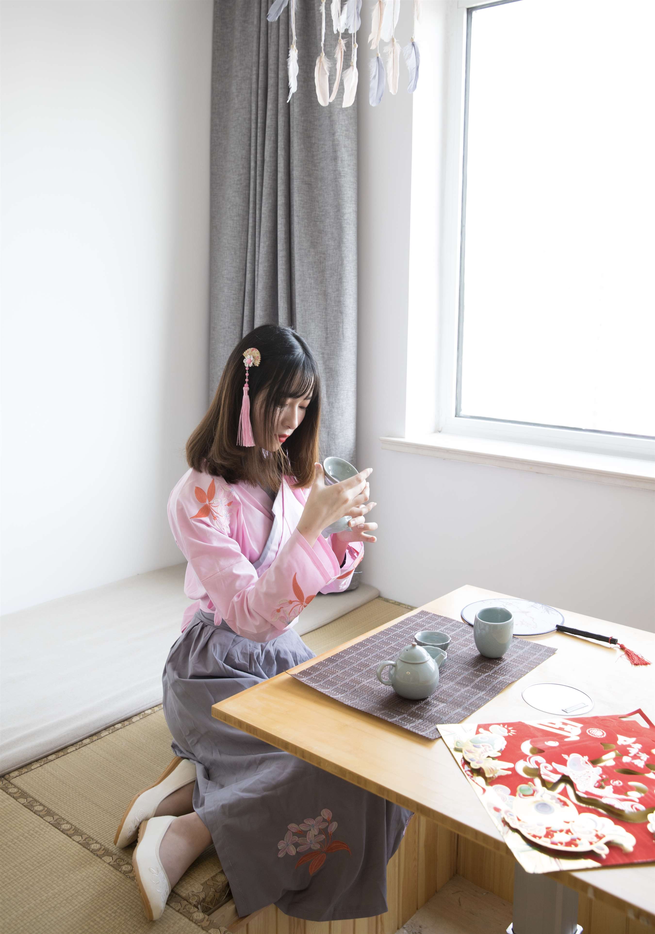 《丝袜脚玩红包》作品图