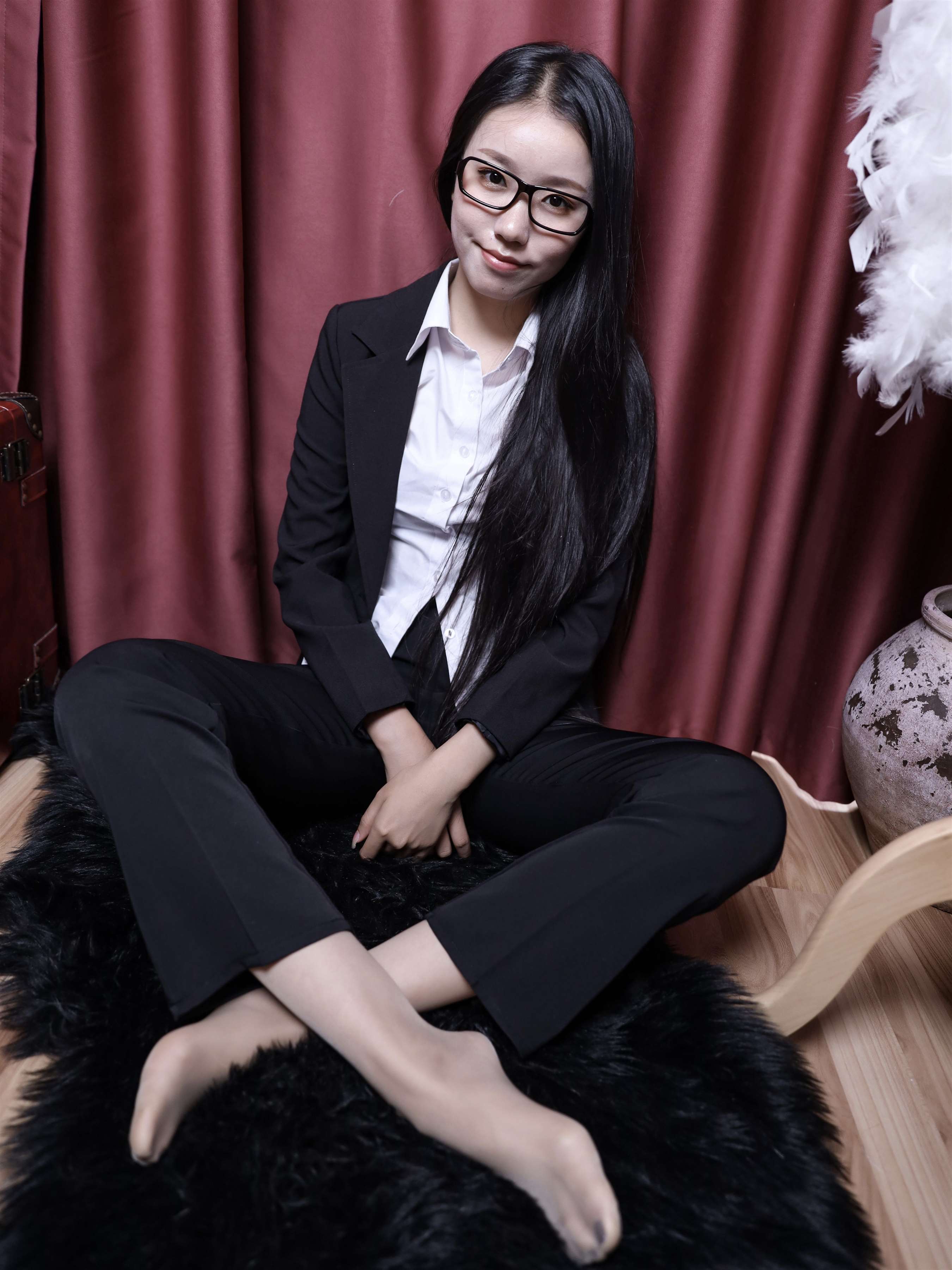 《红色空间の职业装》作品图