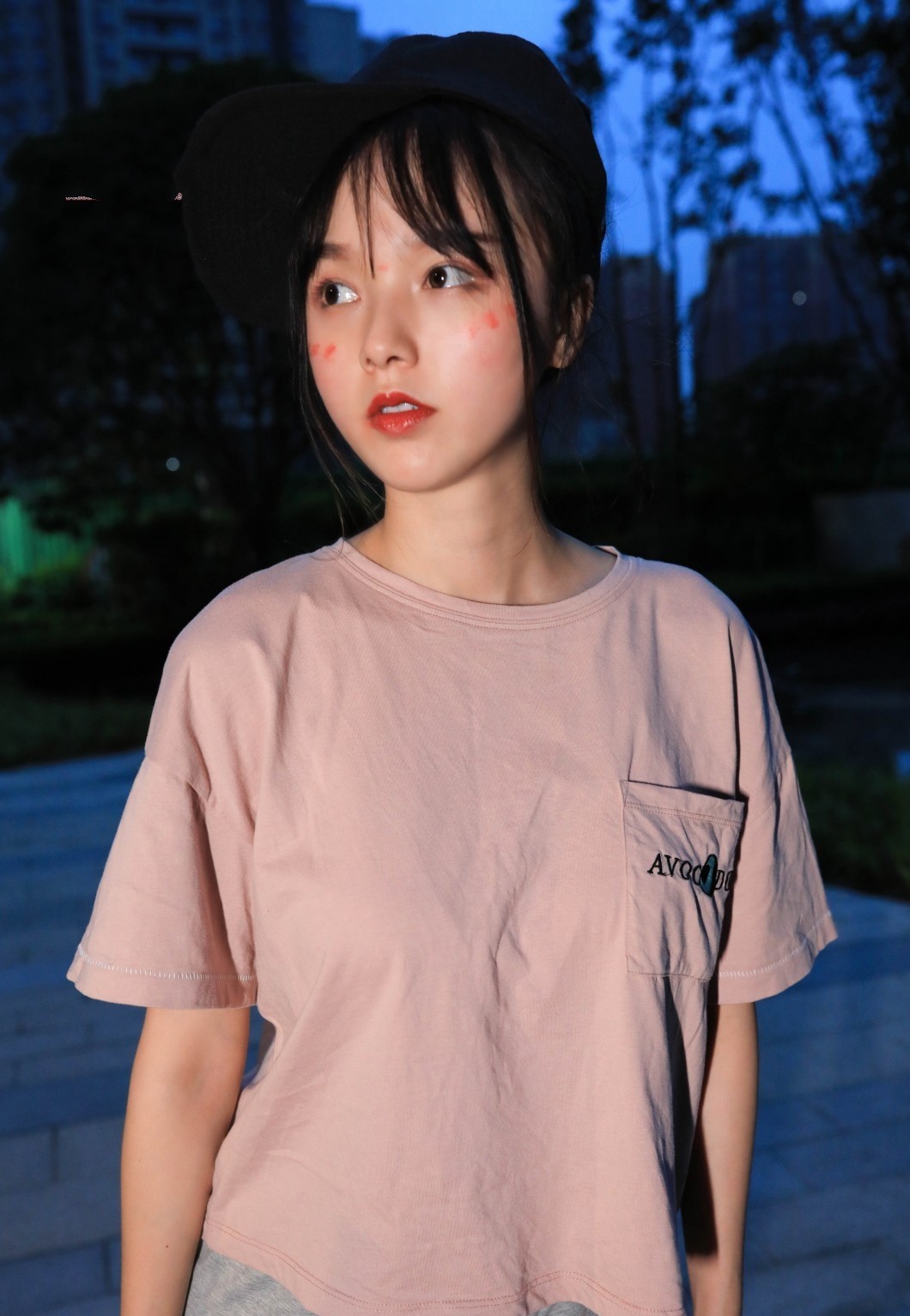 《厨房里的开洞船袜脚》作品图