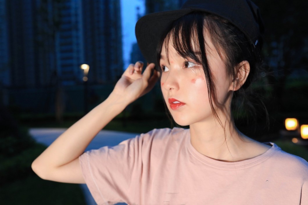 《厨房里的开洞船袜脚》作品图