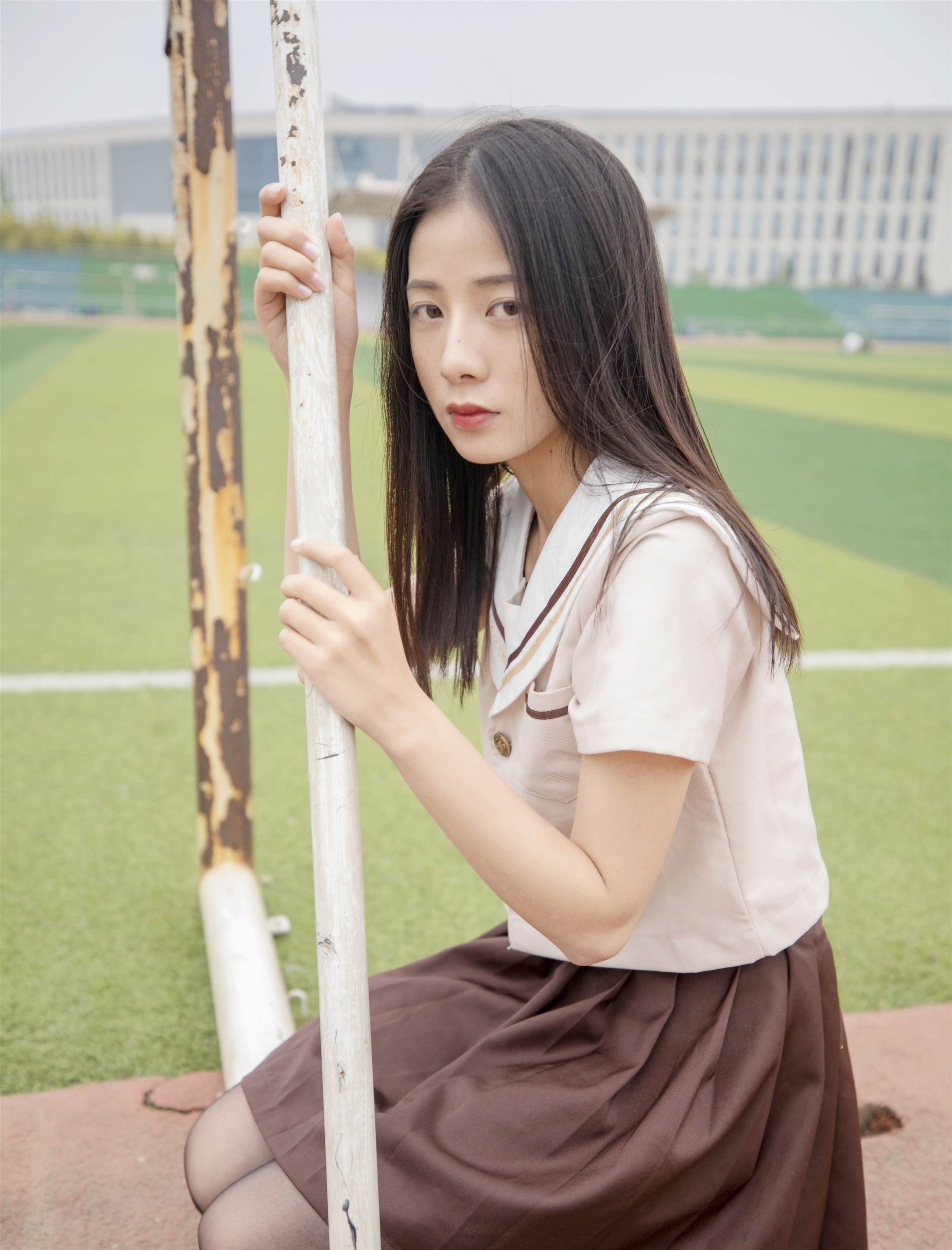 《学院里黑丝学姐》作品图