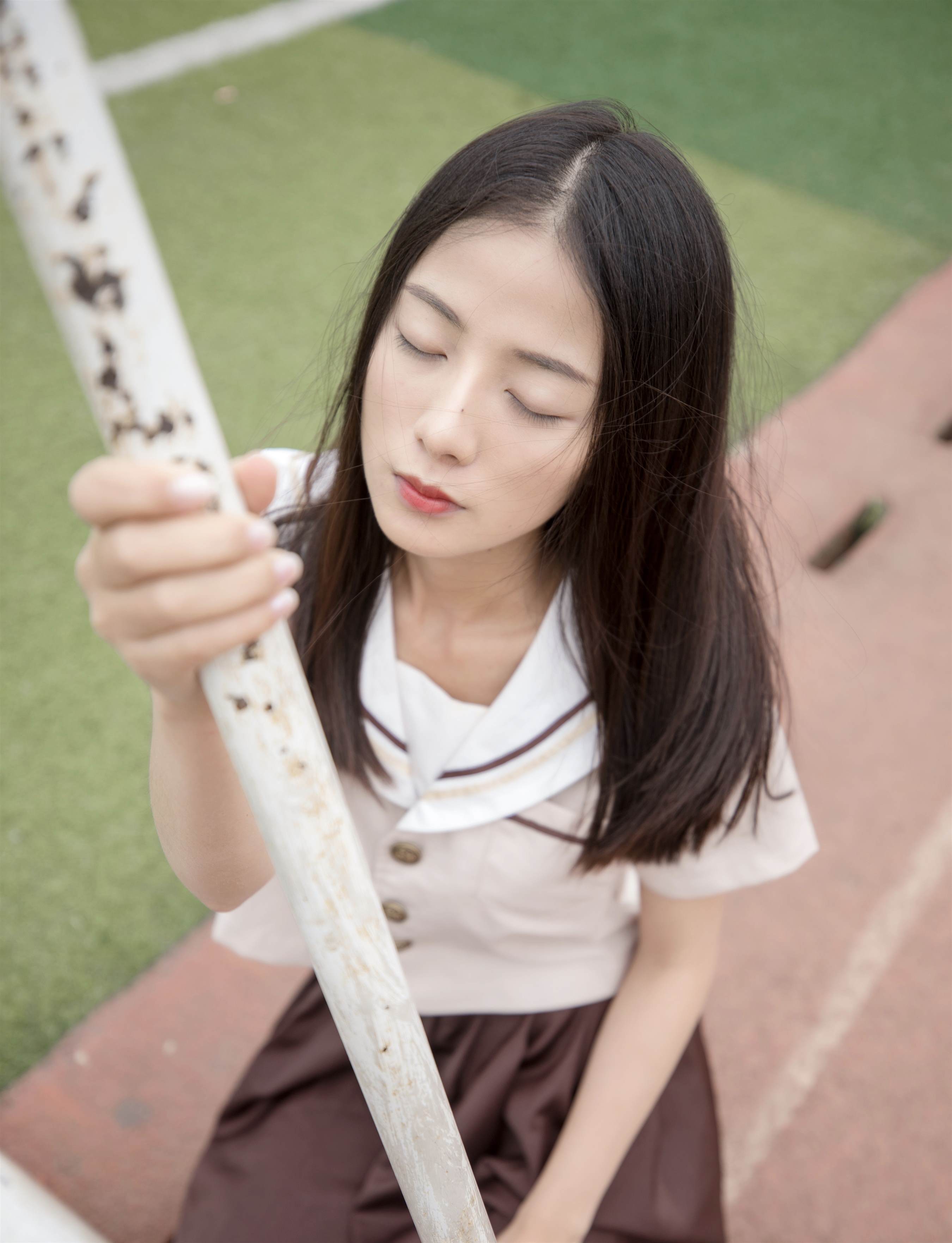 《学院里黑丝学姐》作品图