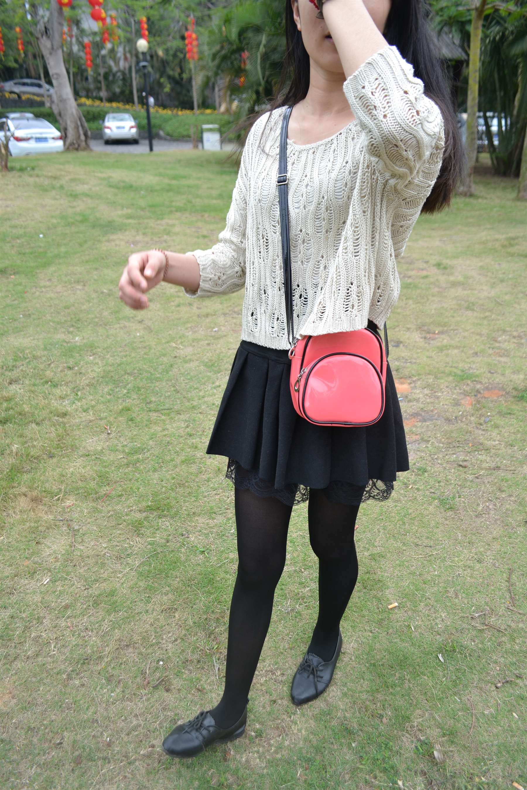 《黑丝逛公园》作品图