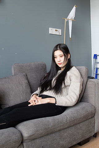 少女马丁鞋の黑棉袜脚