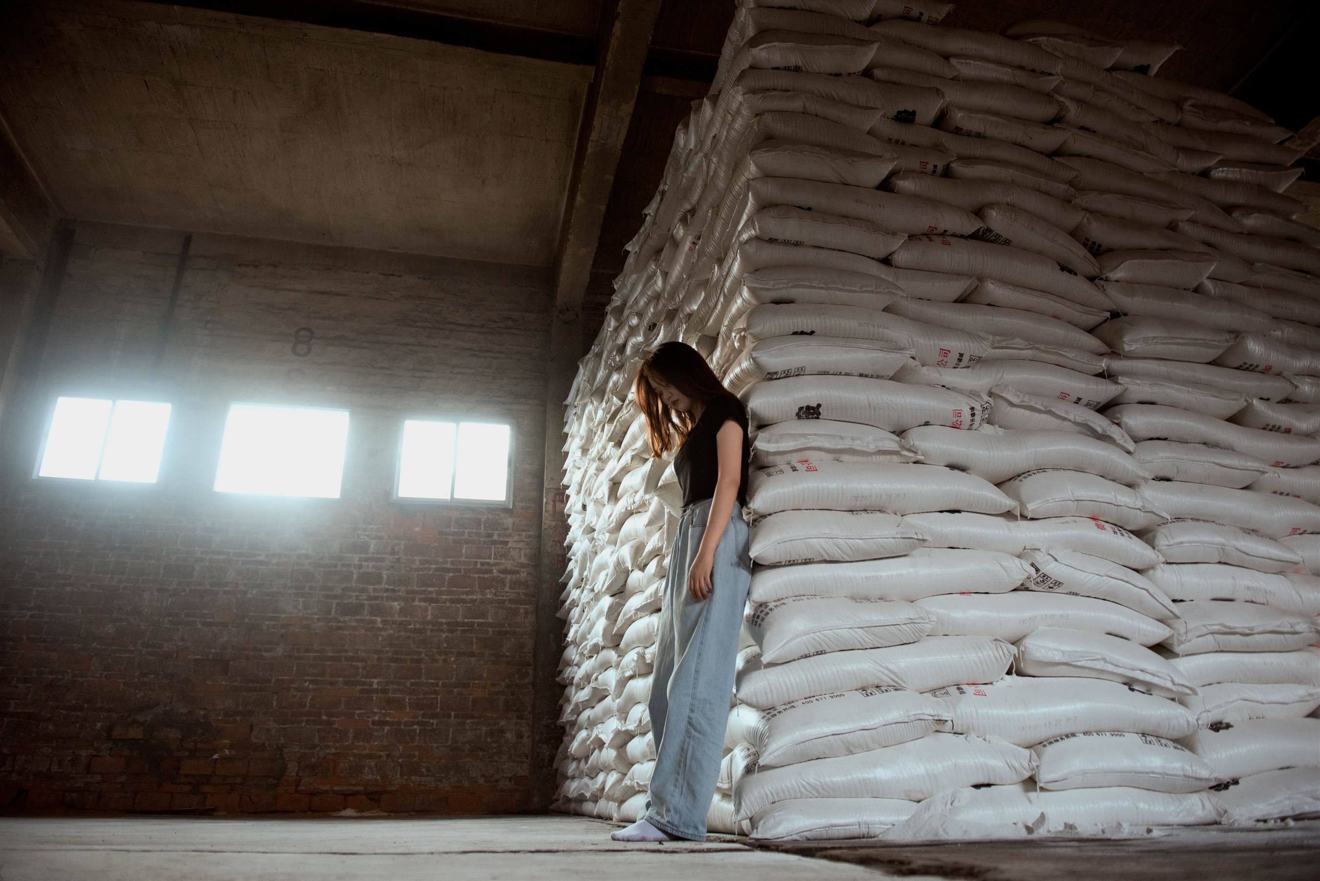 《脏脏的白棉袜脚》作品图