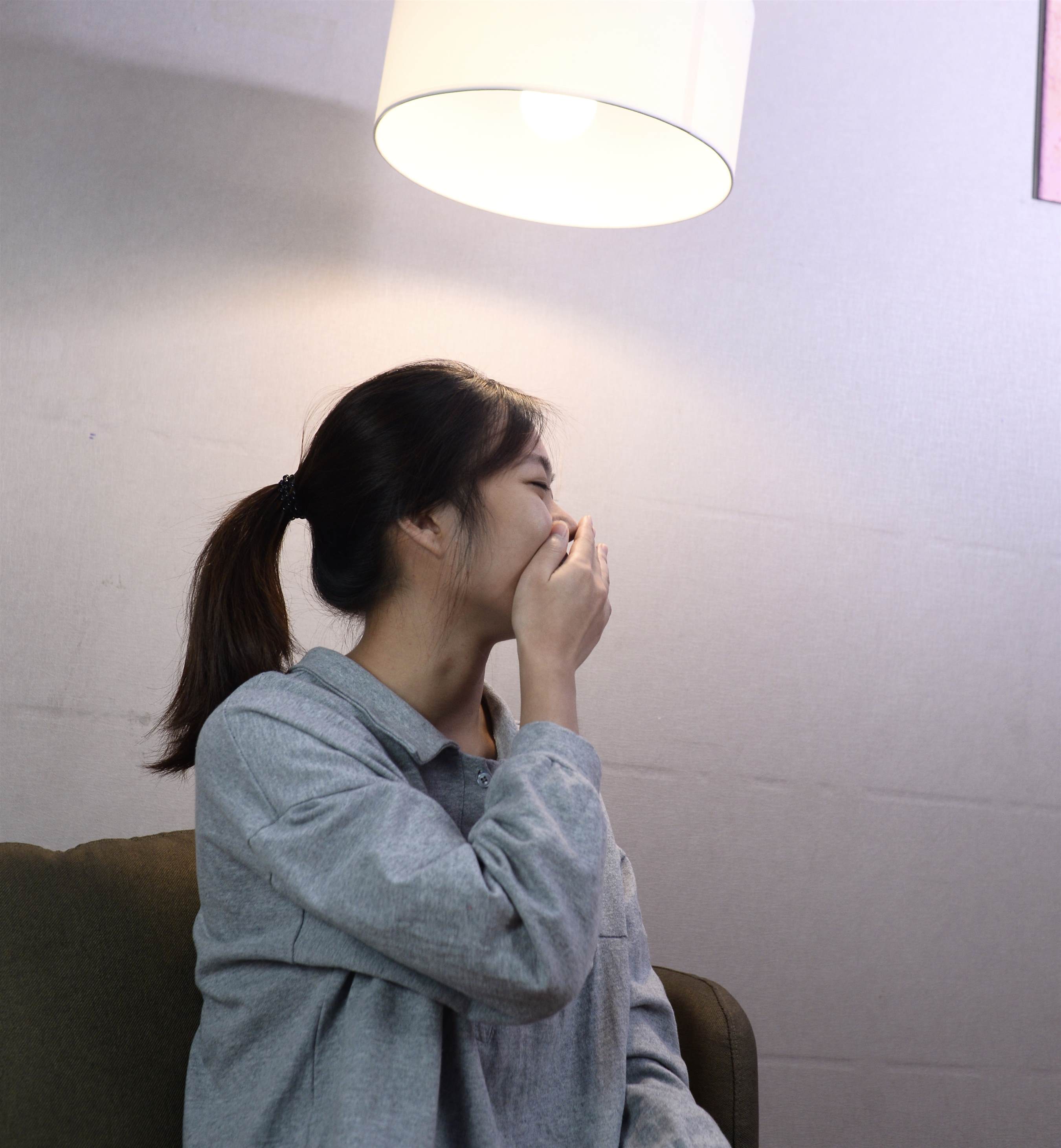 《板鞋の棉袜脚带脱袜图》作品图