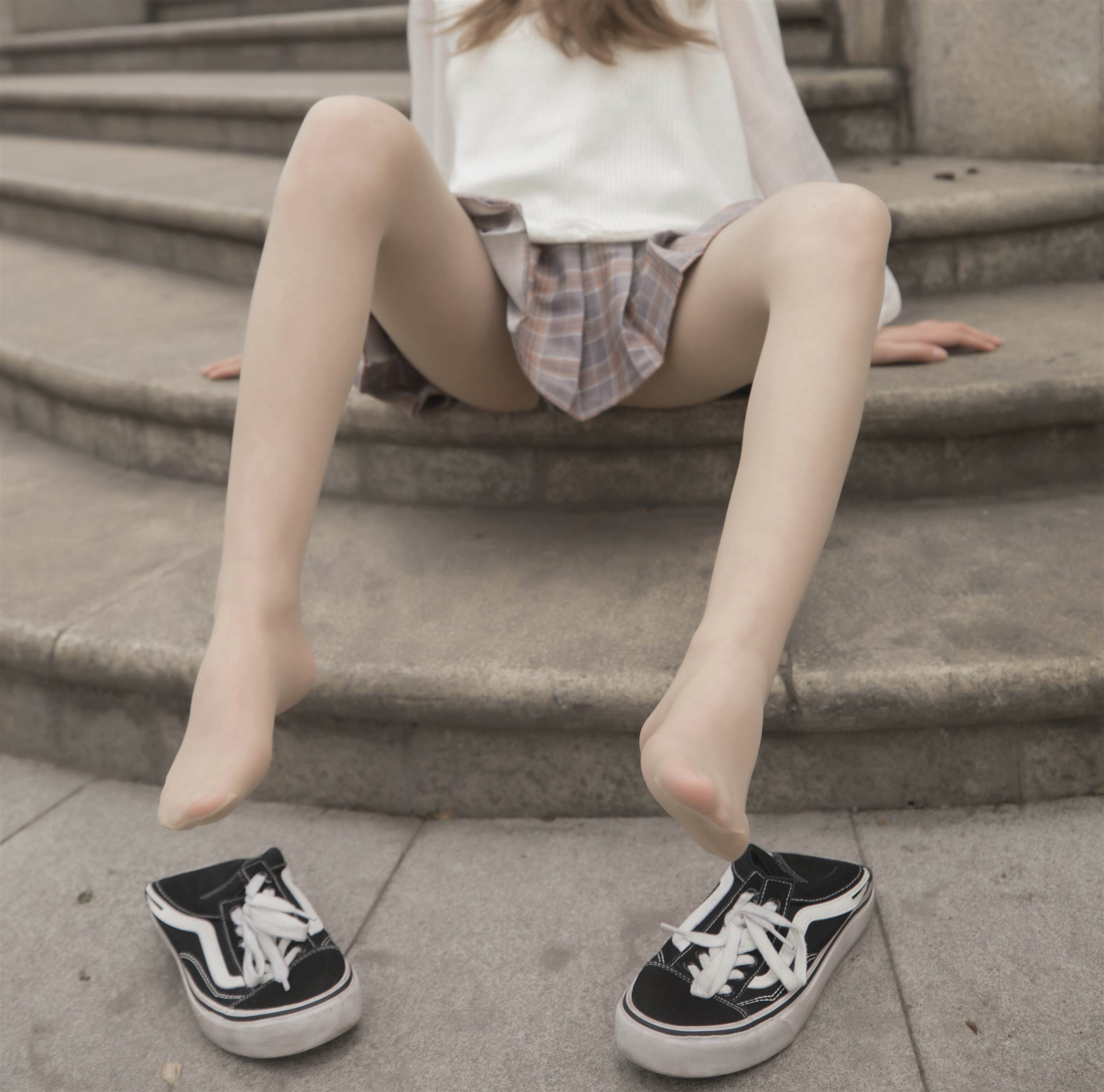 《布鞋の丝袜脚》作品图