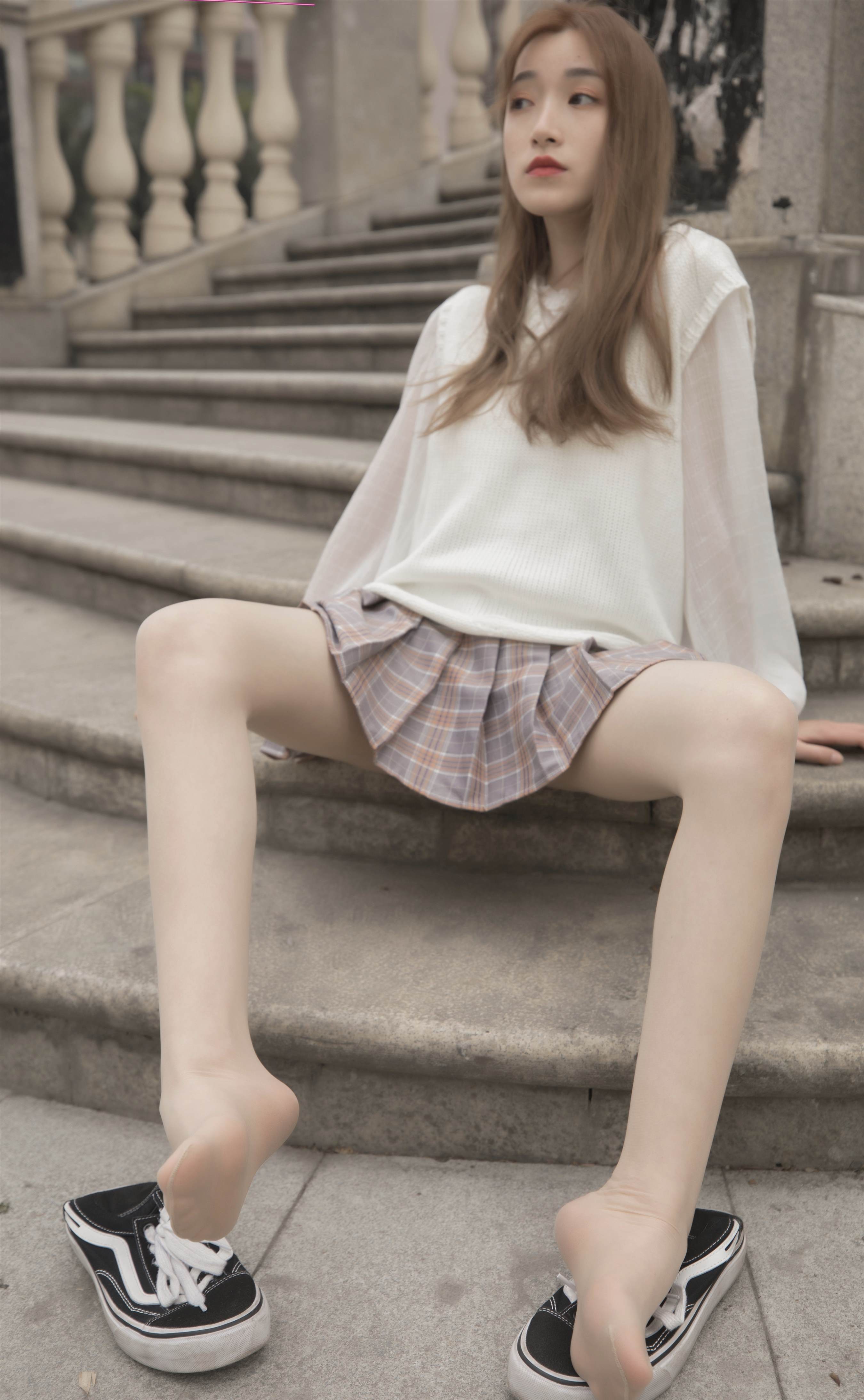 《布鞋の丝袜脚》作品图