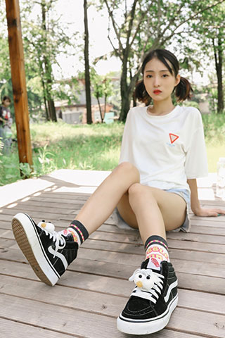 公园热裤の棉袜脚