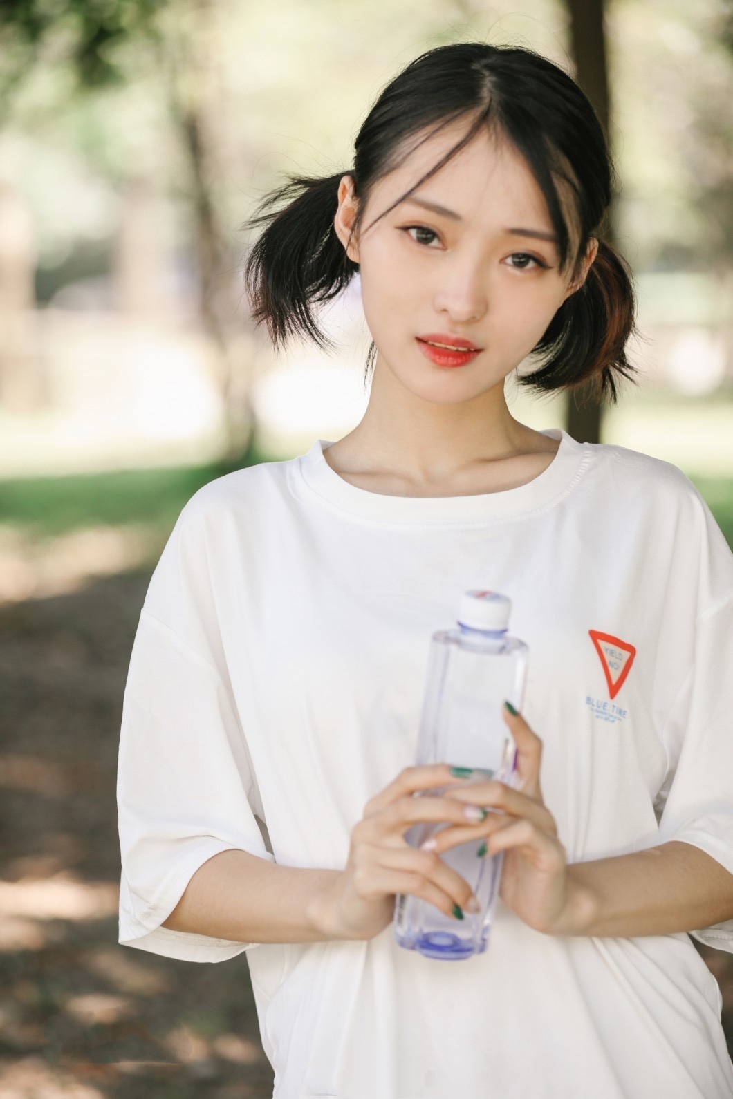 《公园热裤の棉袜脚》作品图