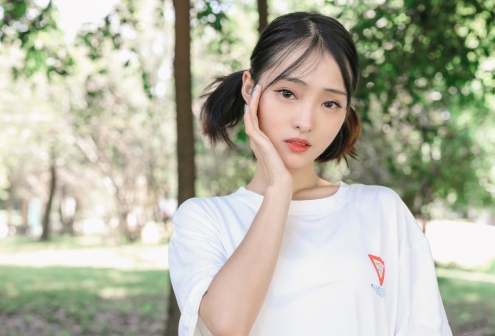 《公园热裤の棉袜脚》作品图