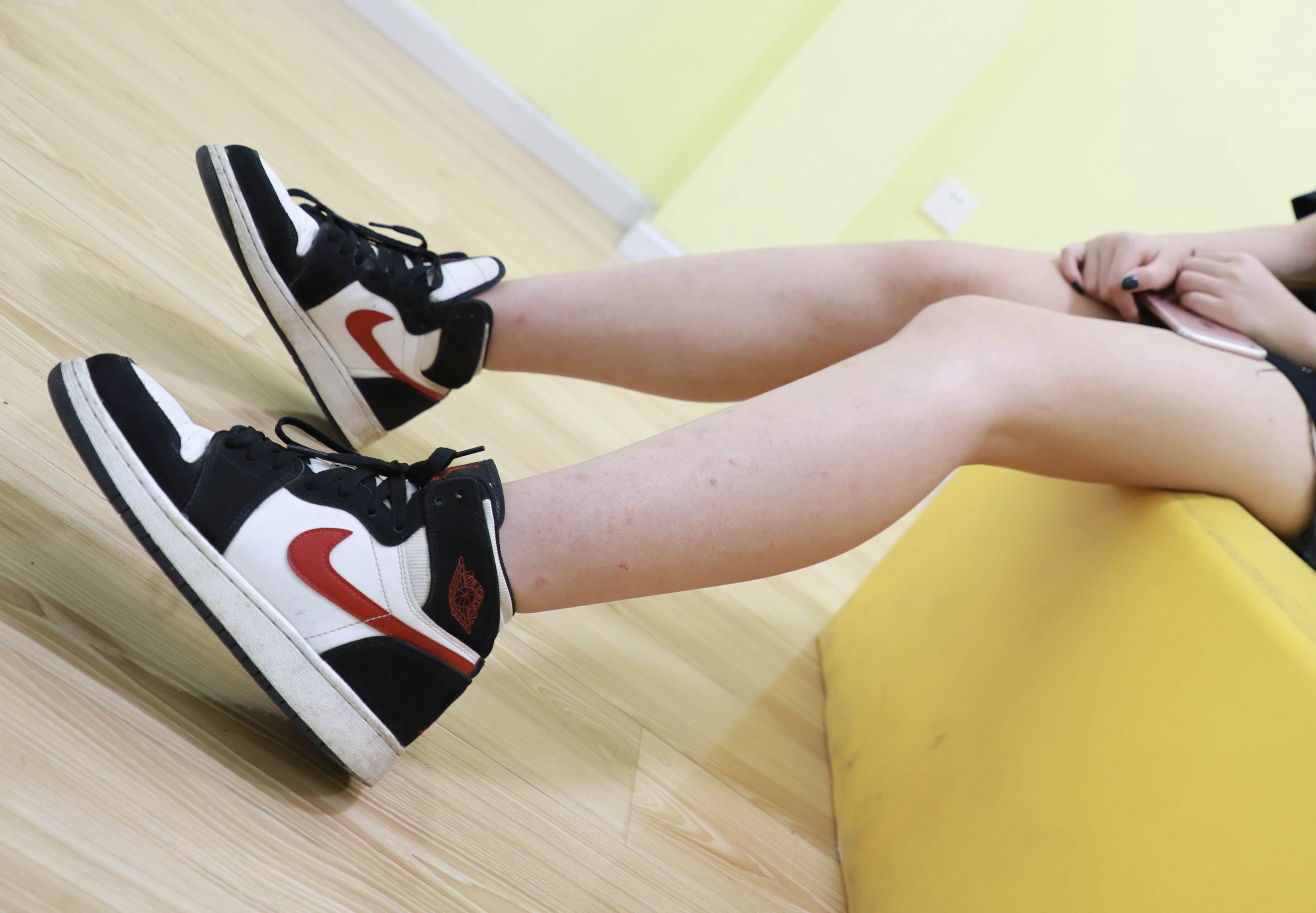 《球鞋の棉袜脚【花絮1个网盘下载】》作品图