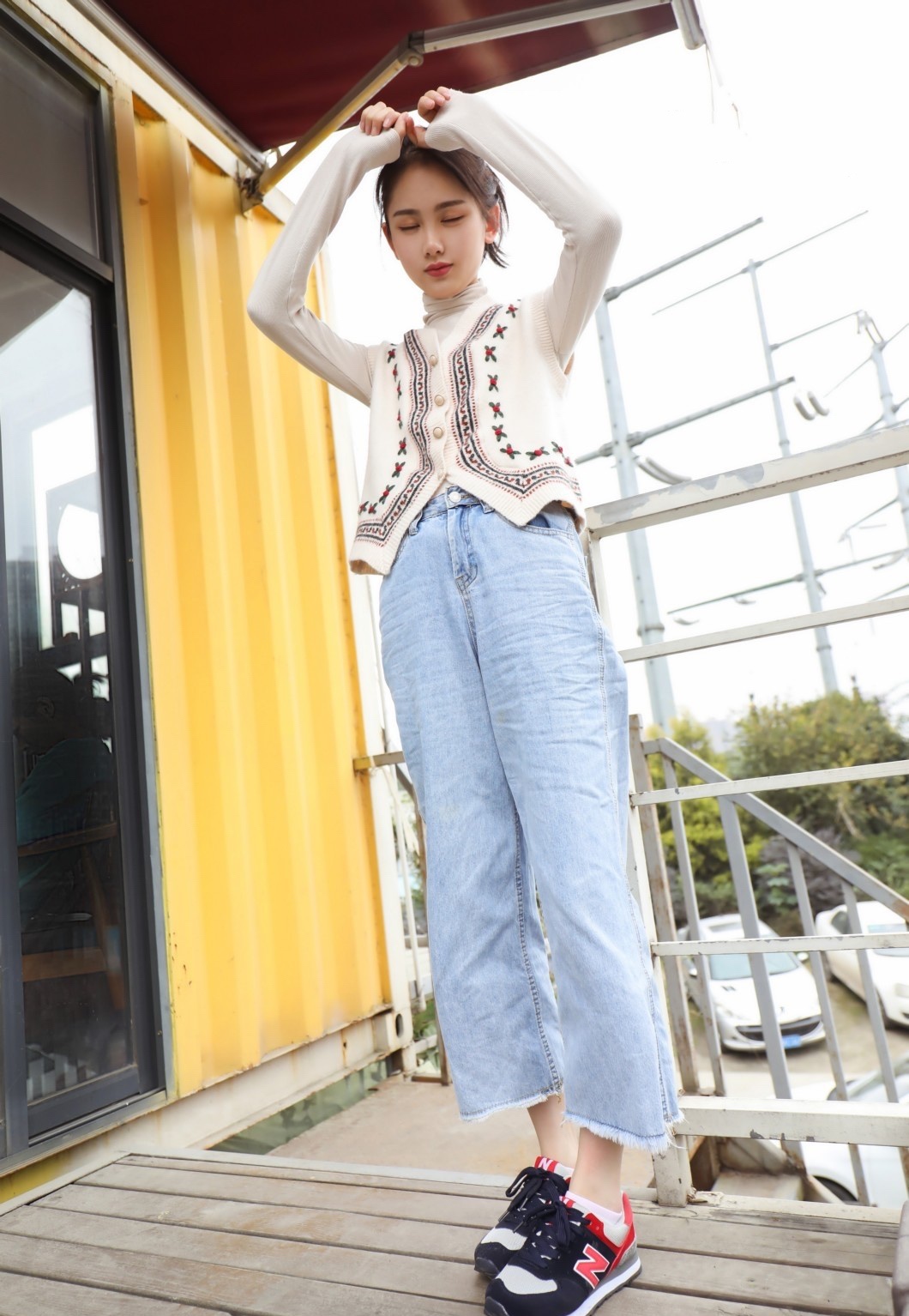 《嫩足玩薯片》作品图