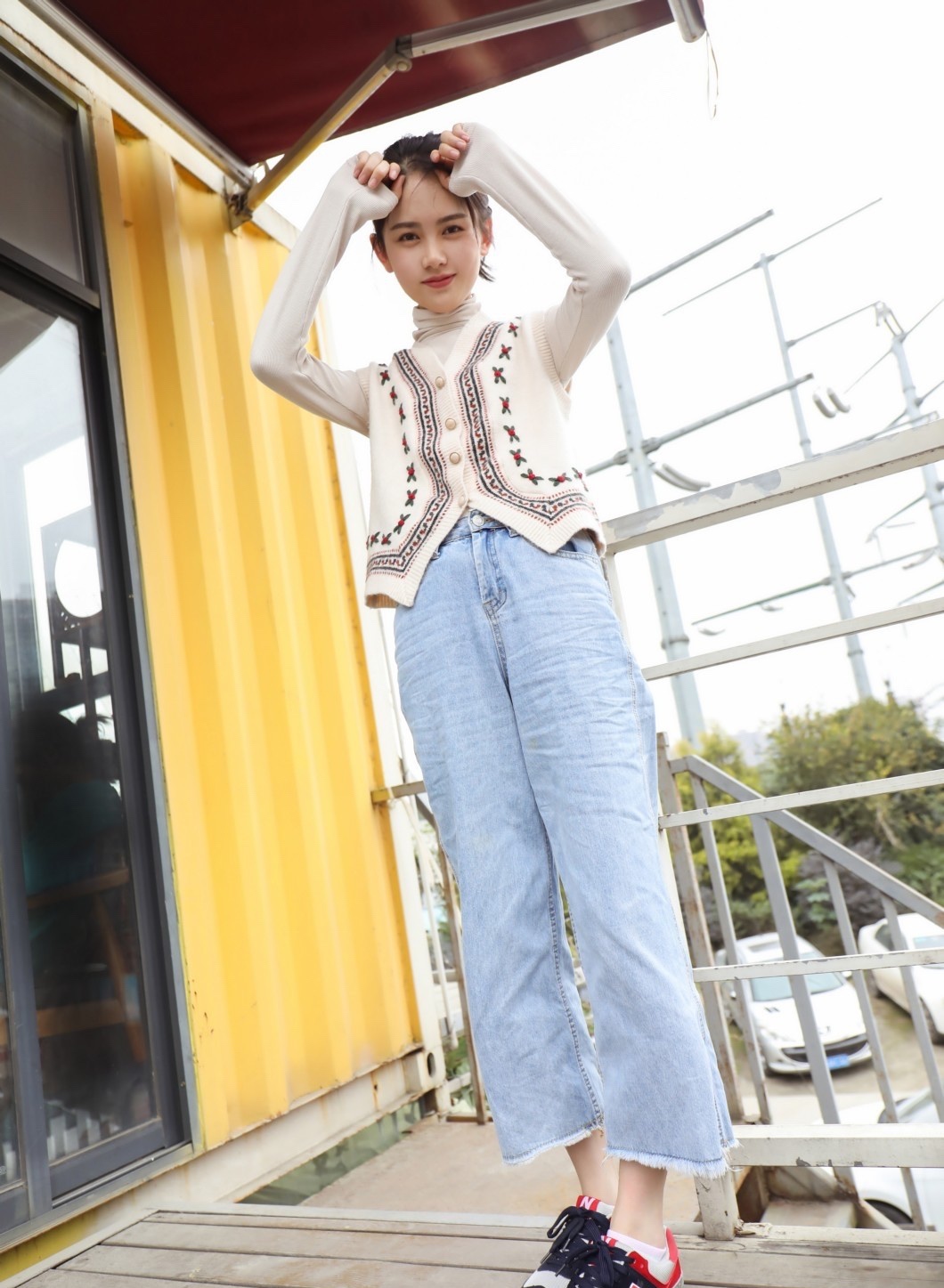 《嫩足玩薯片》作品图