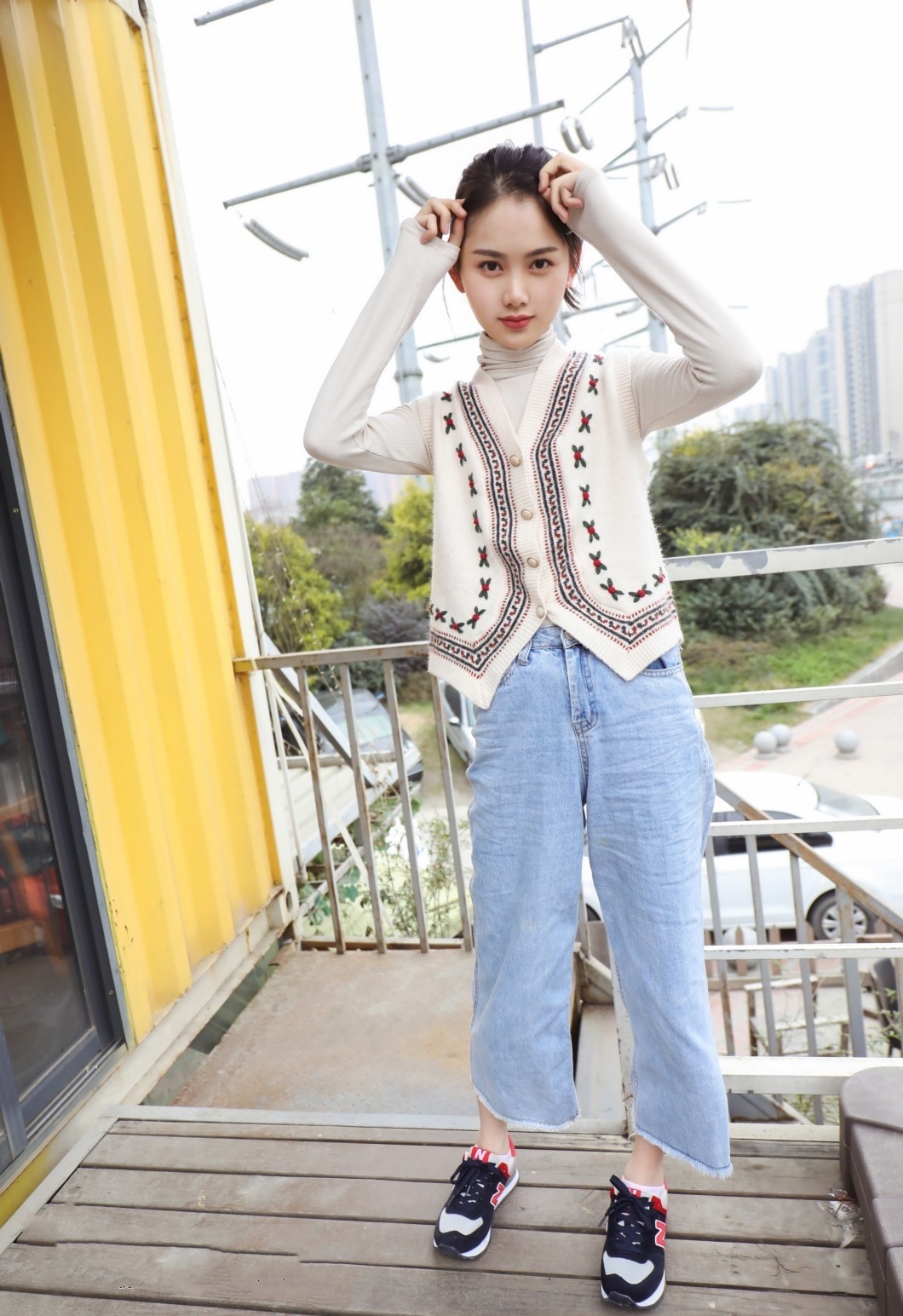 《嫩足玩薯片》作品图