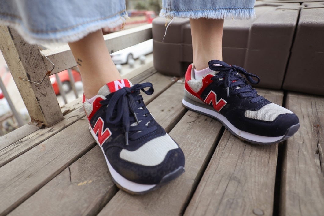 《嫩足玩薯片》作品图