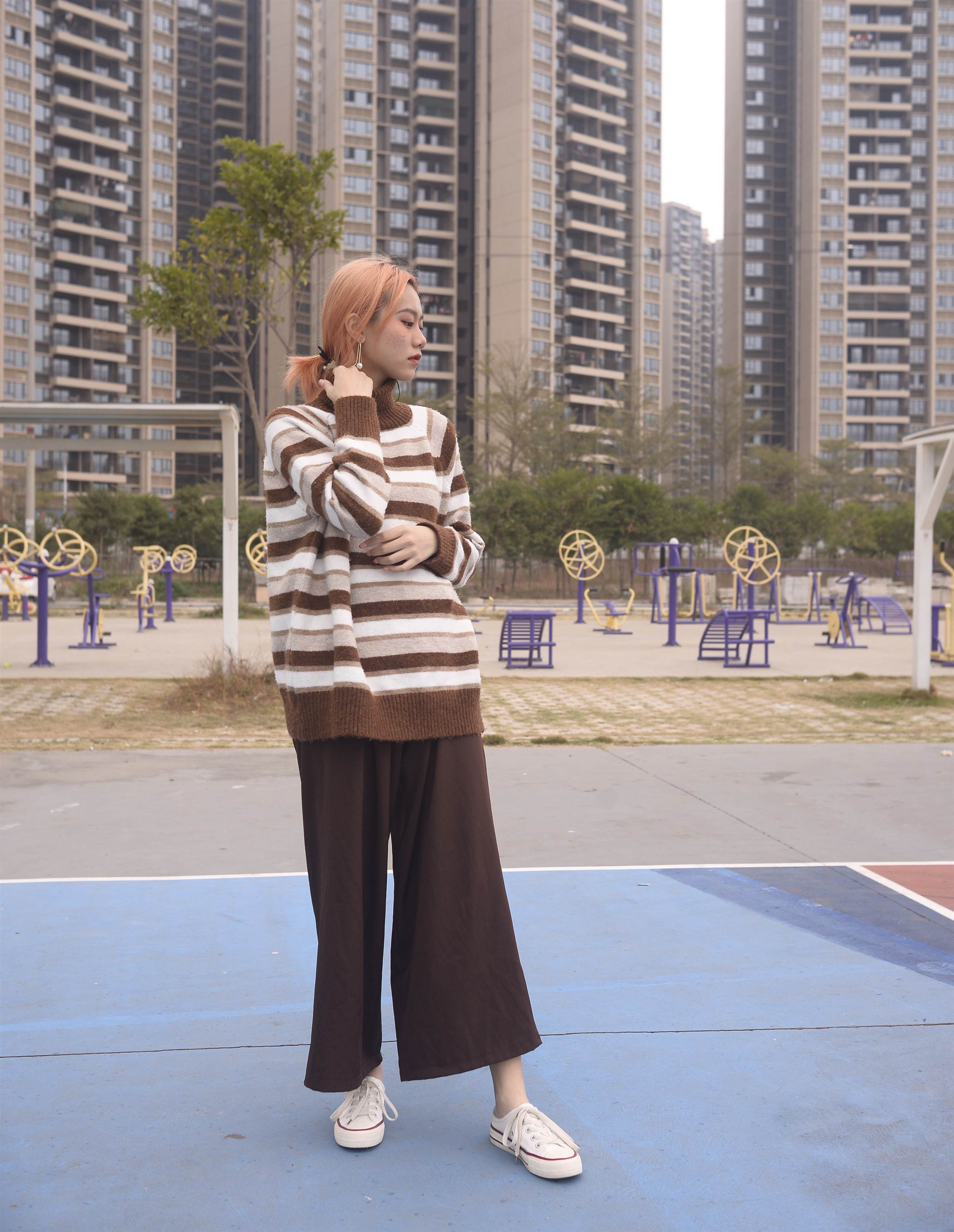 《同小区的小姐姐【花絮1个网盘下载】》作品图