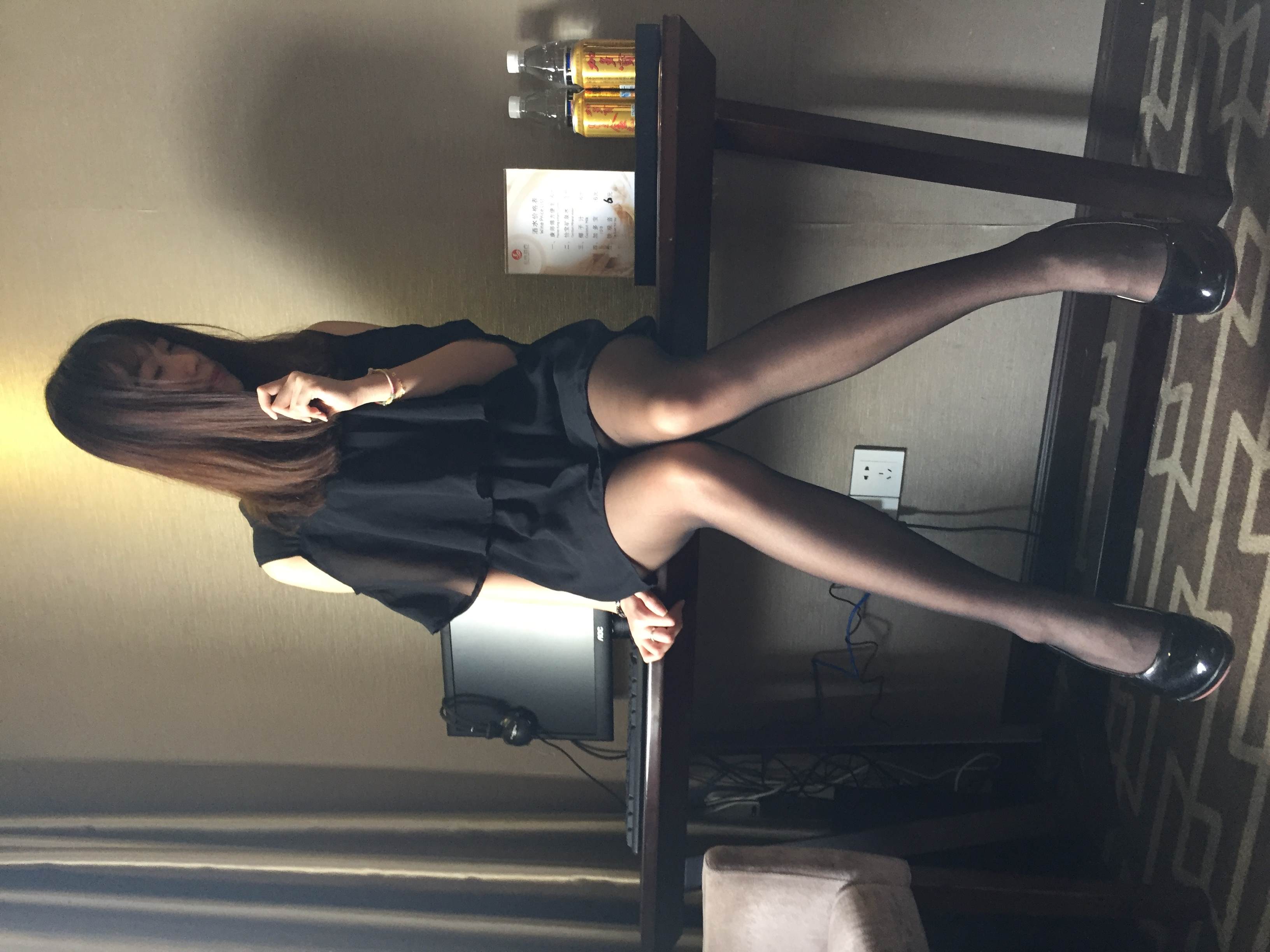 《黑衣女神》作品图