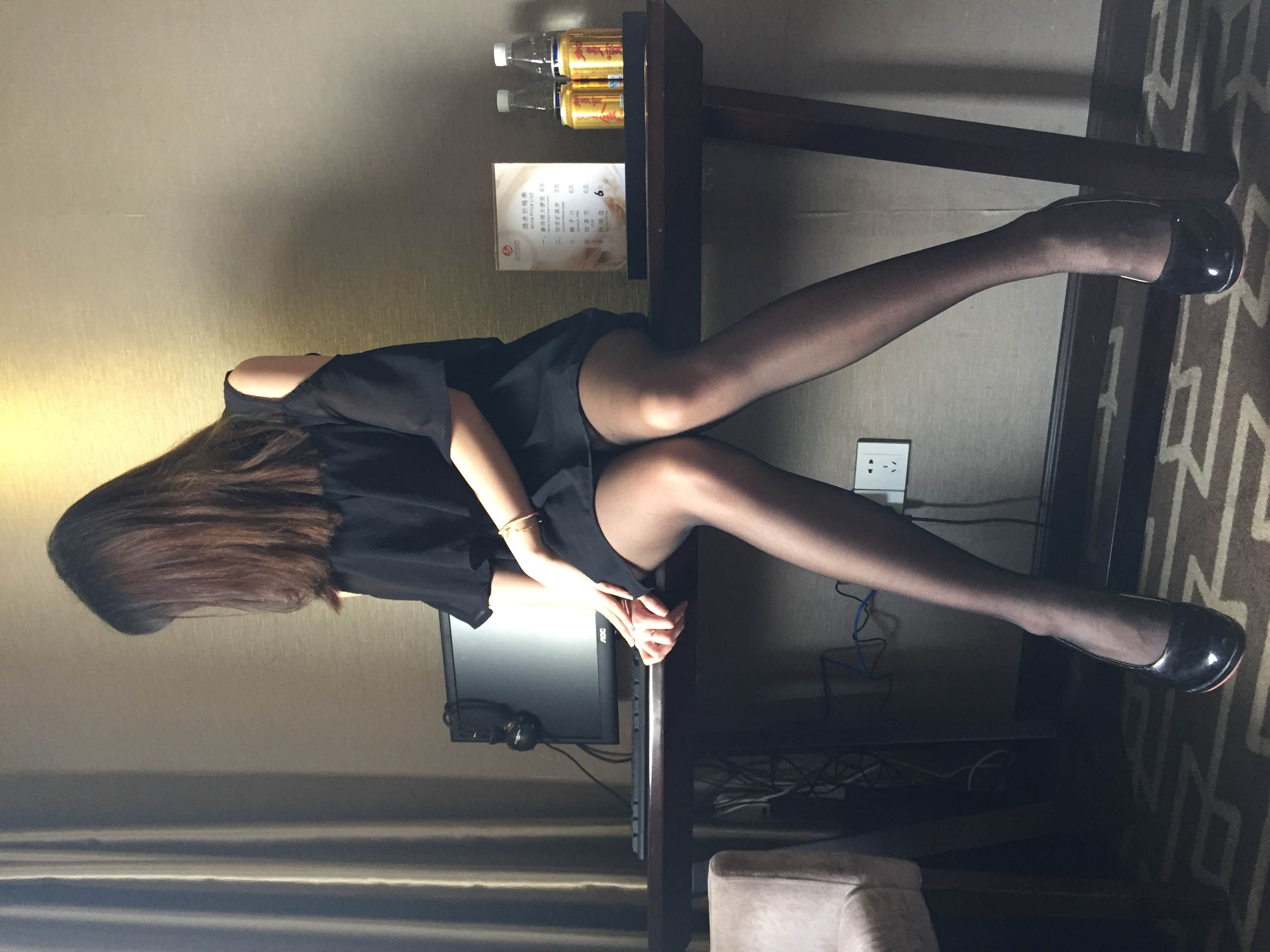 《黑衣女神》作品图