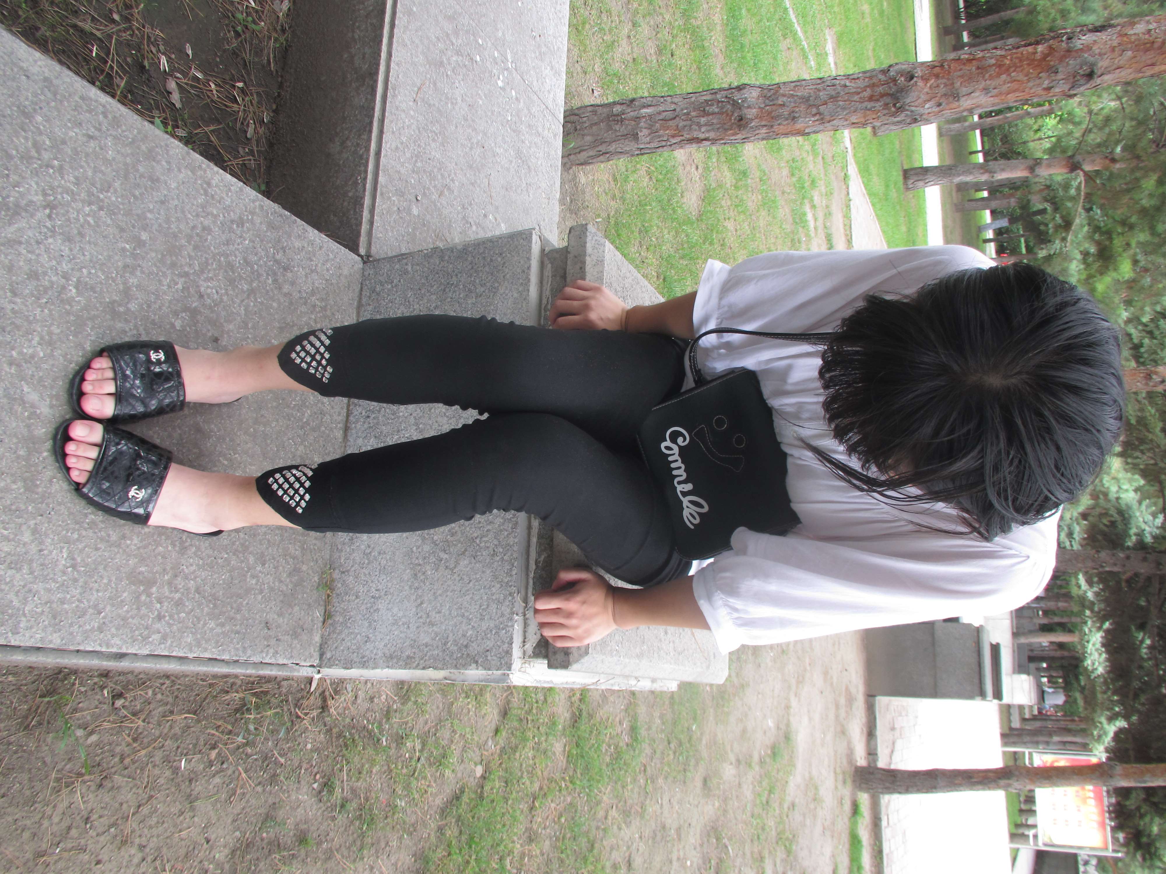 《Amy公园石凳【视频1个网盘下载】》作品图