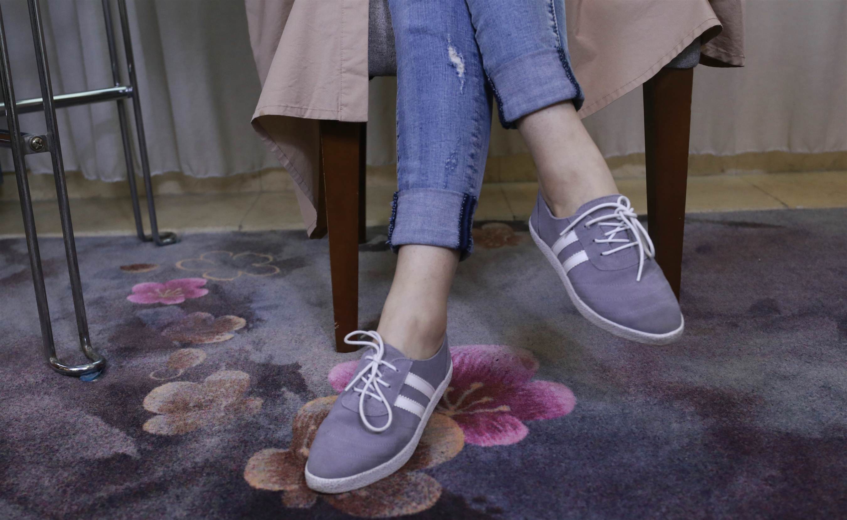 《牛仔の白棉袜脚》作品图