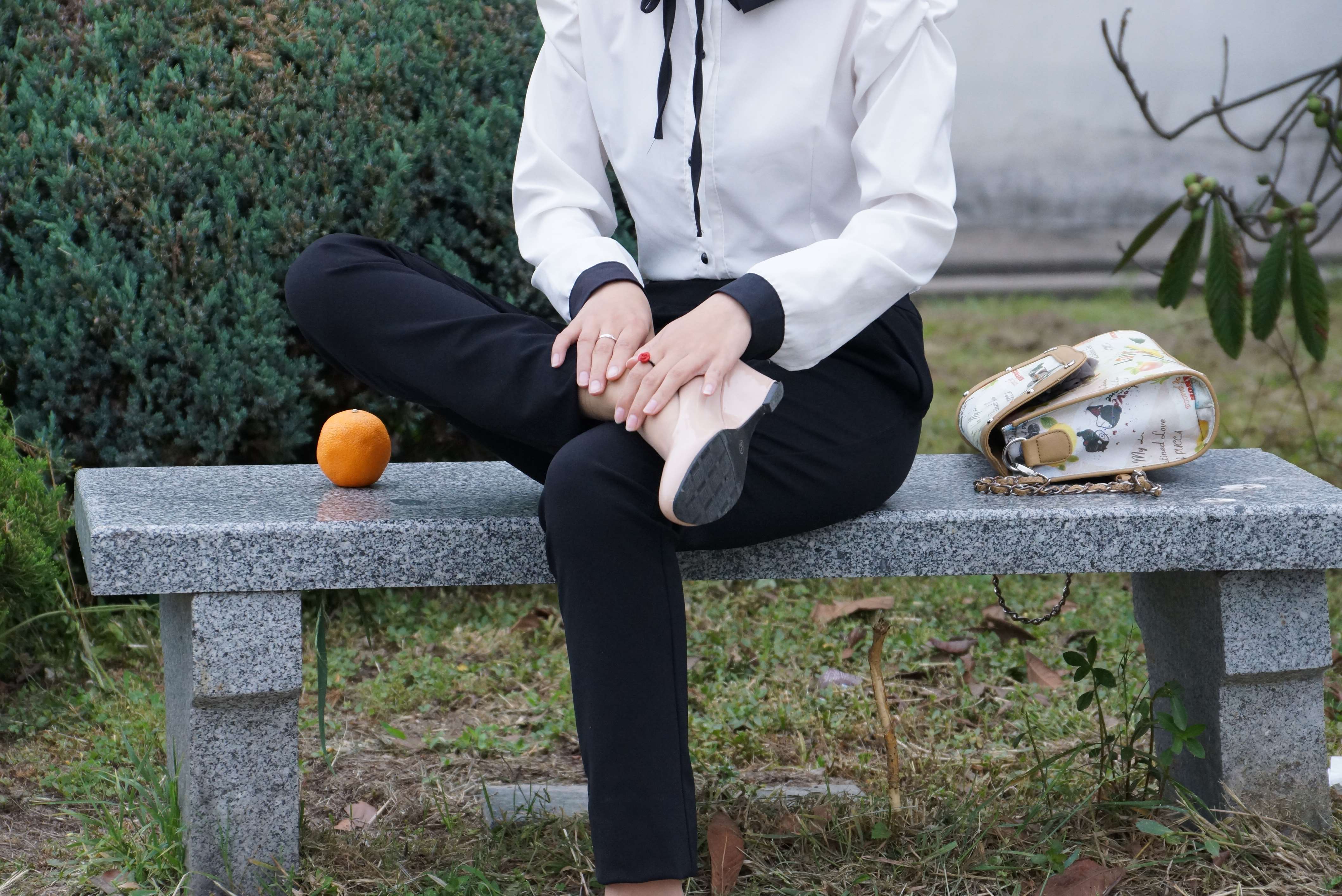 《丝足玩橘子》作品图