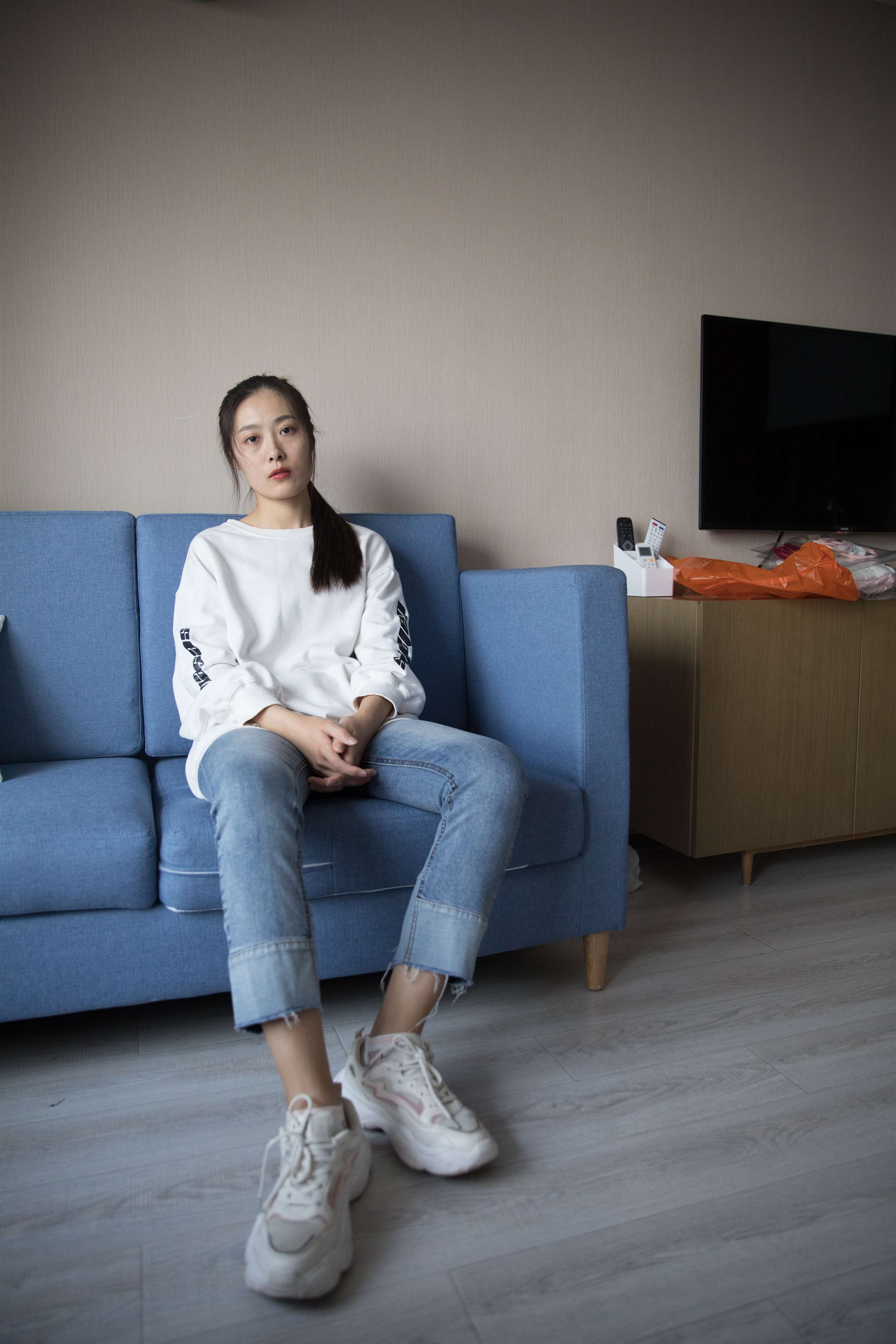 《运动鞋の棉袜脚丫【视频一个网盘下载】》作品图