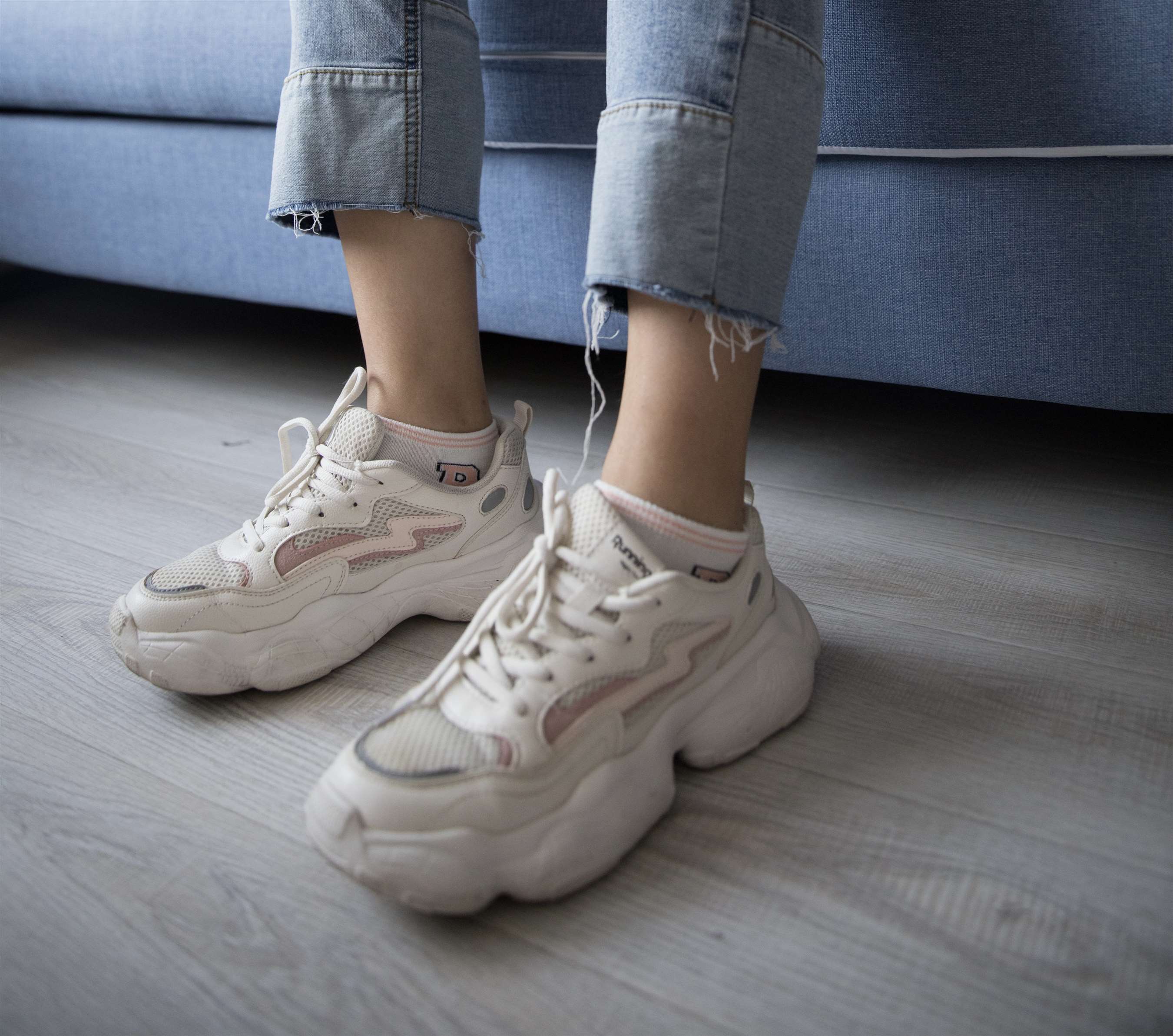 《运动鞋の棉袜脚丫【视频一个网盘下载】》作品图