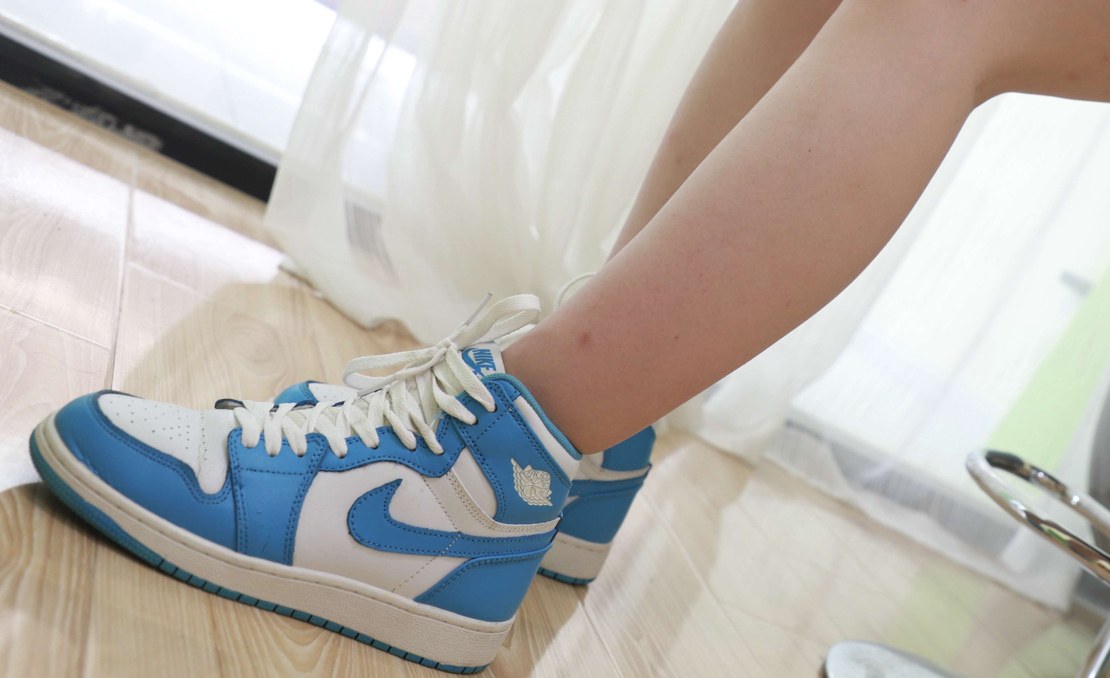 《球鞋の船袜脚丫》作品图