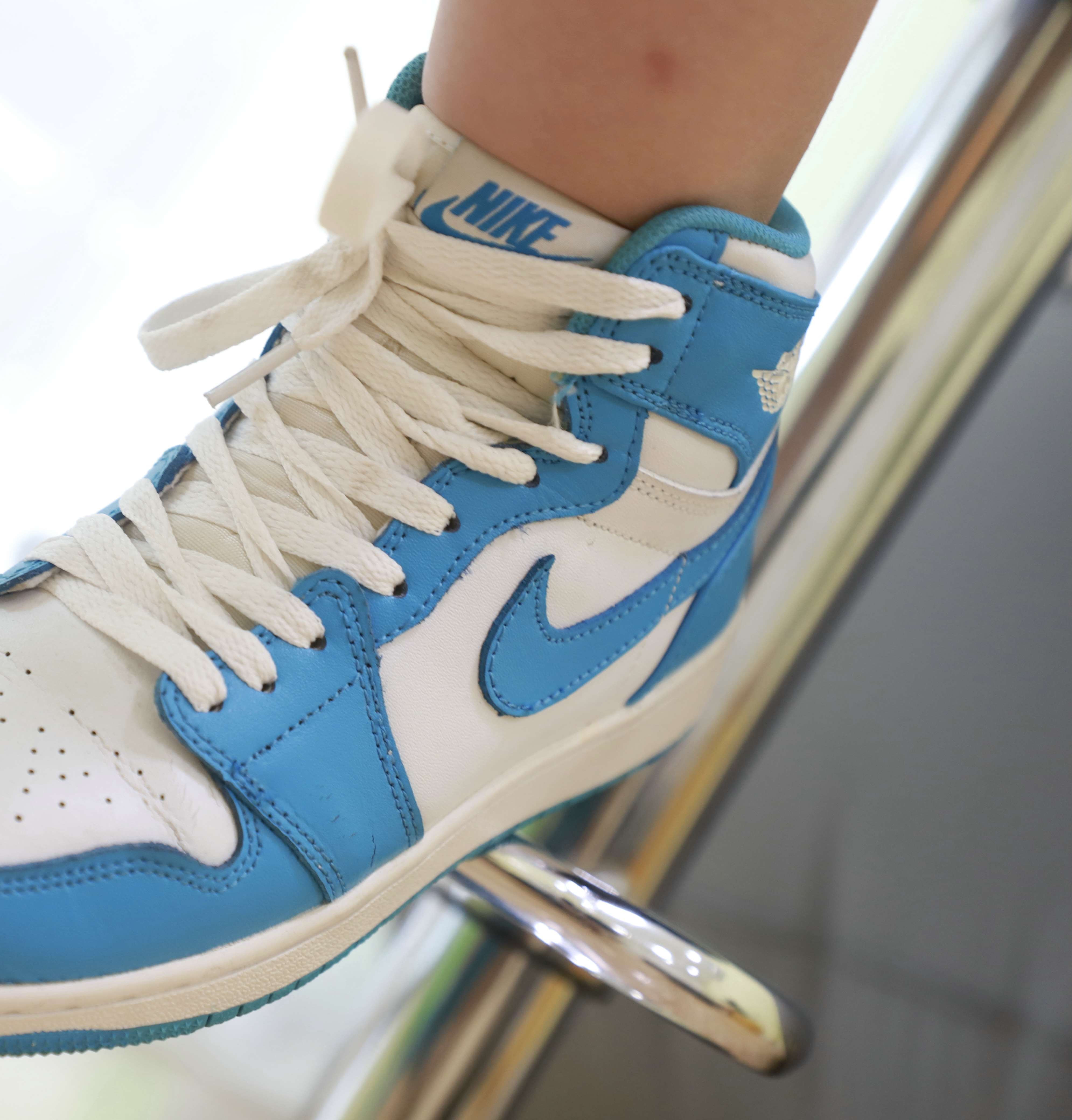 《球鞋の船袜脚丫》作品图