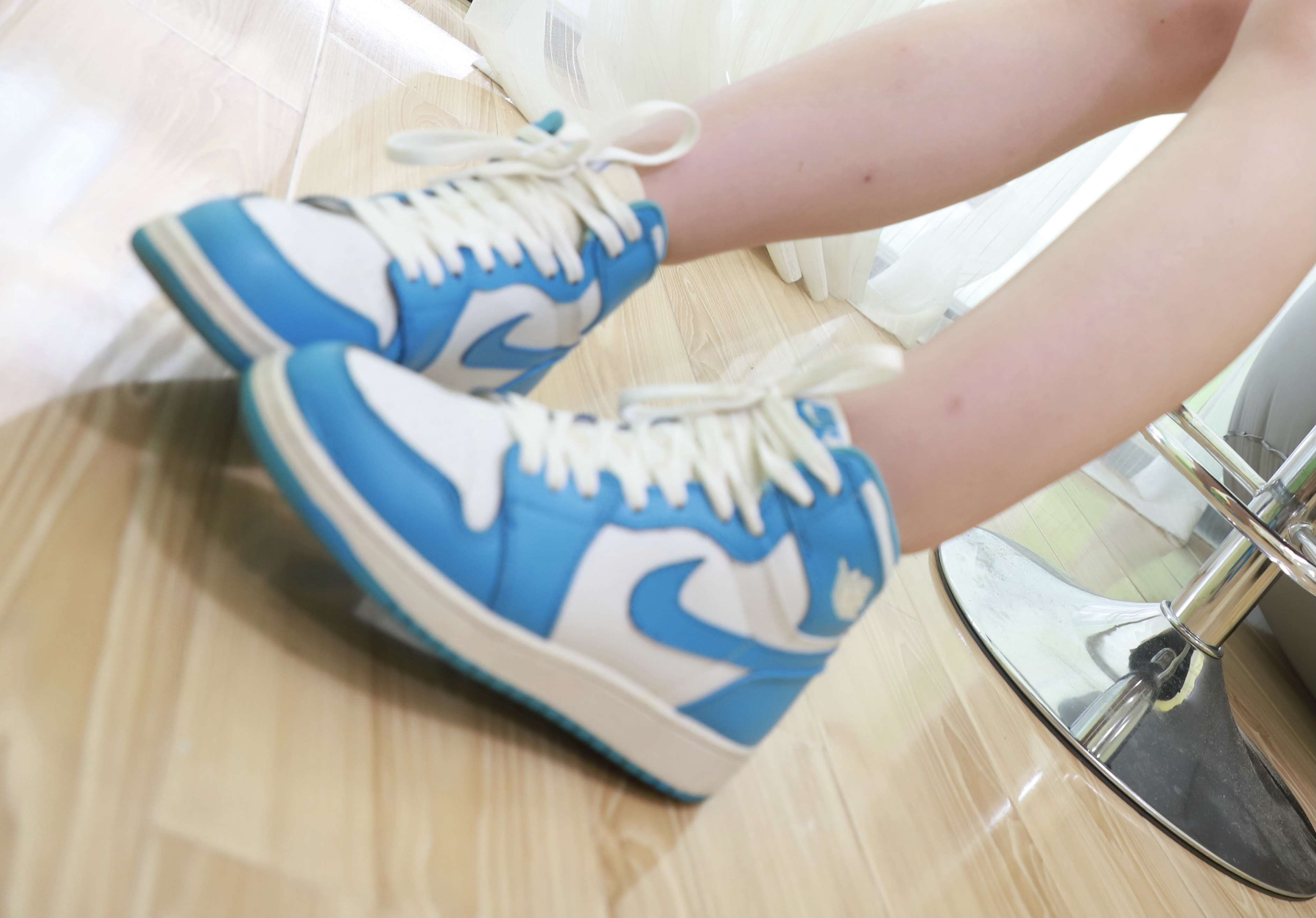 《球鞋の船袜脚丫》作品图