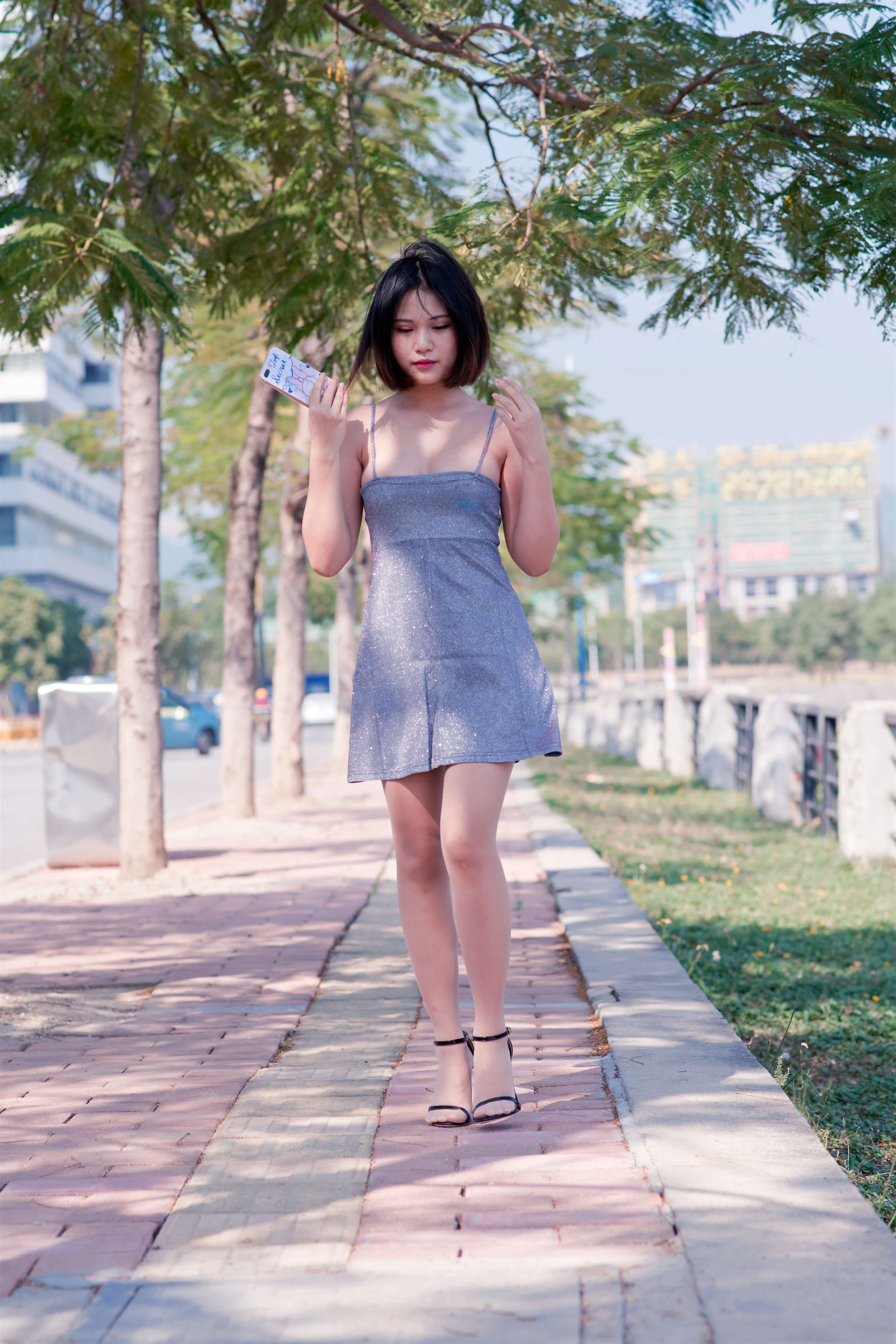 《萌宝儿吊带裙の丝脚丫【视频1个网盘下载】》作品图