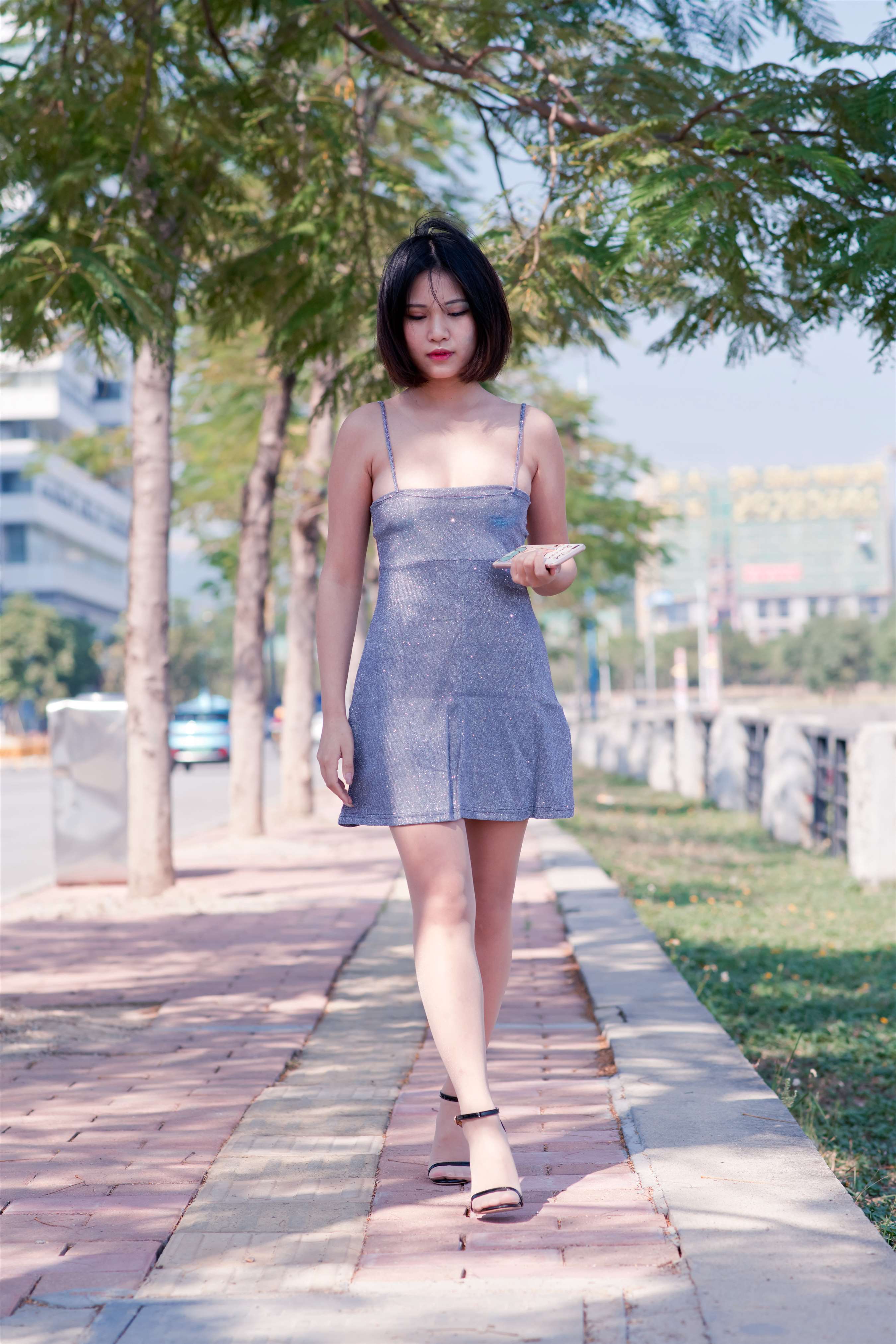 《萌宝儿吊带裙の丝脚丫【视频1个网盘下载】》作品图