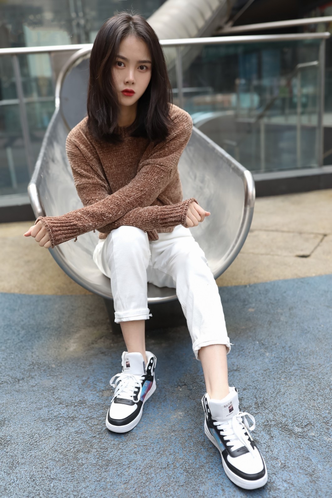 《球鞋の棉袜脚》作品图