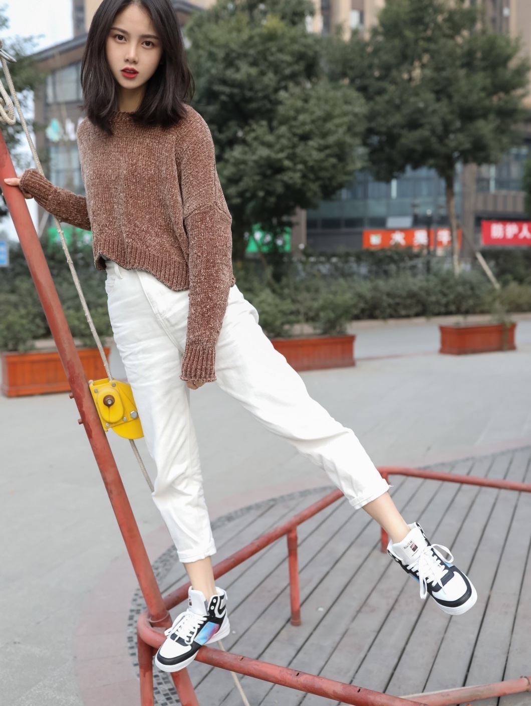 《球鞋の棉袜脚》作品图