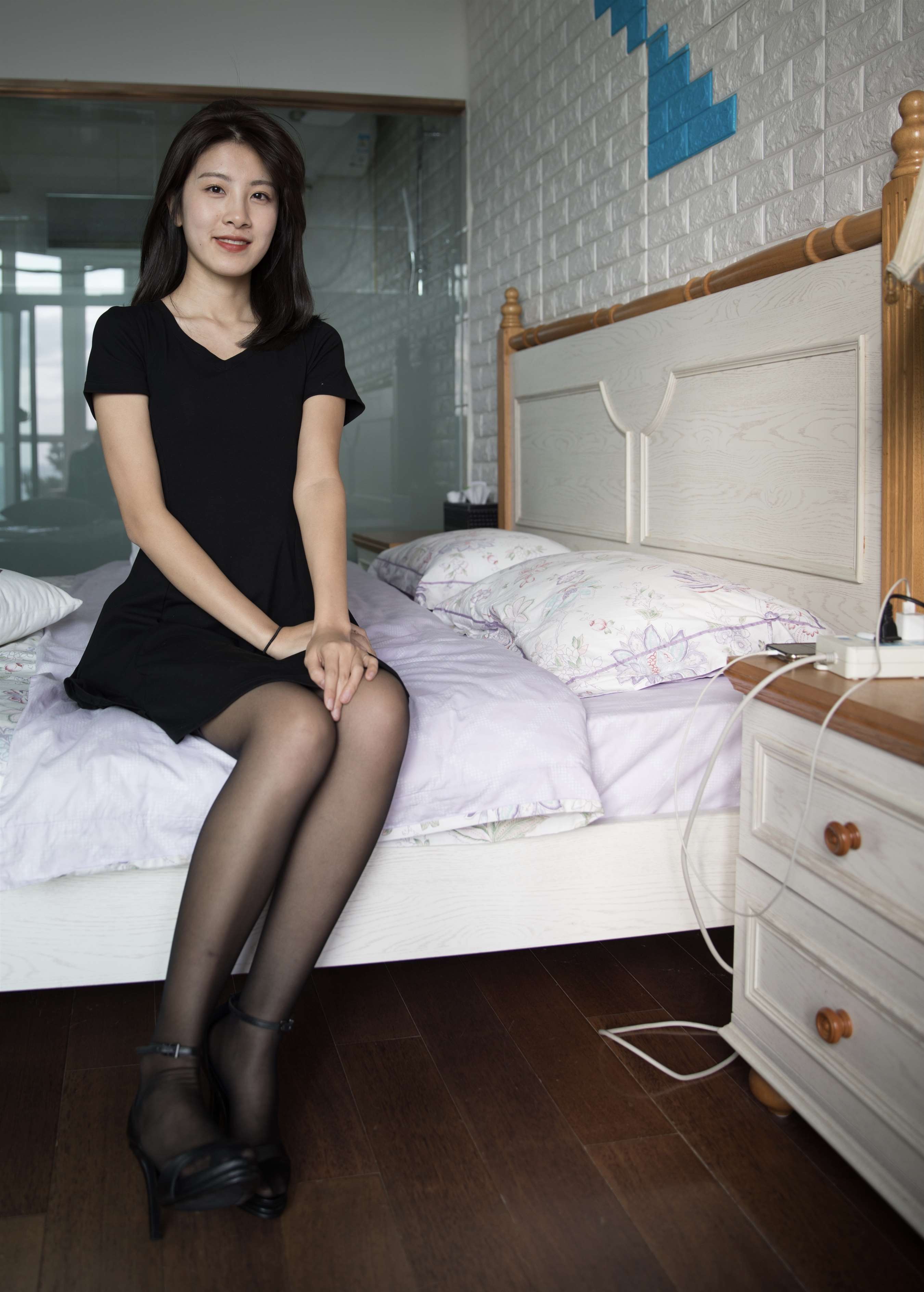 《旅馆の高跟脚丫【视频1个网盘下载】》作品图