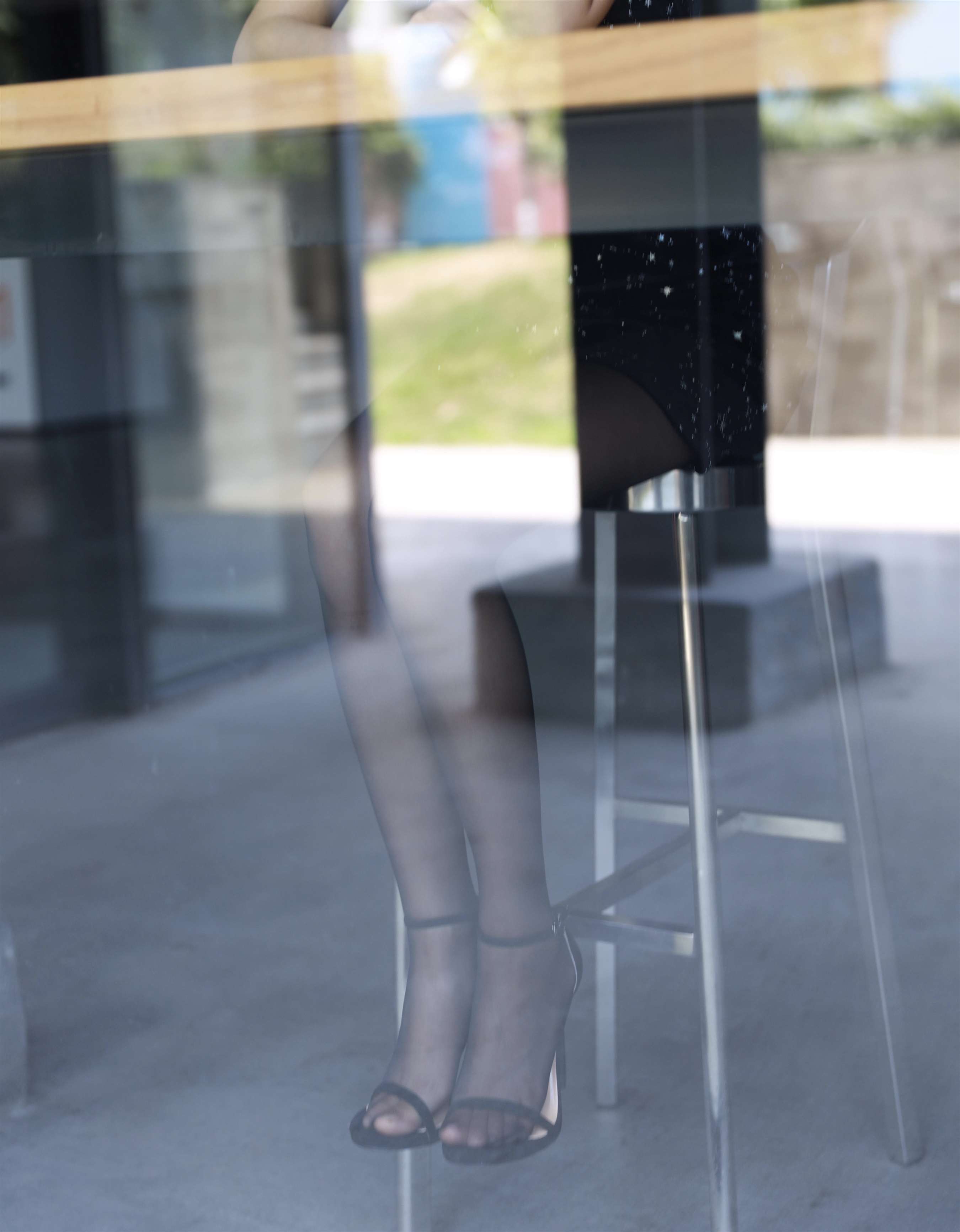 《吊带高跟の黑丝脚丫》作品图