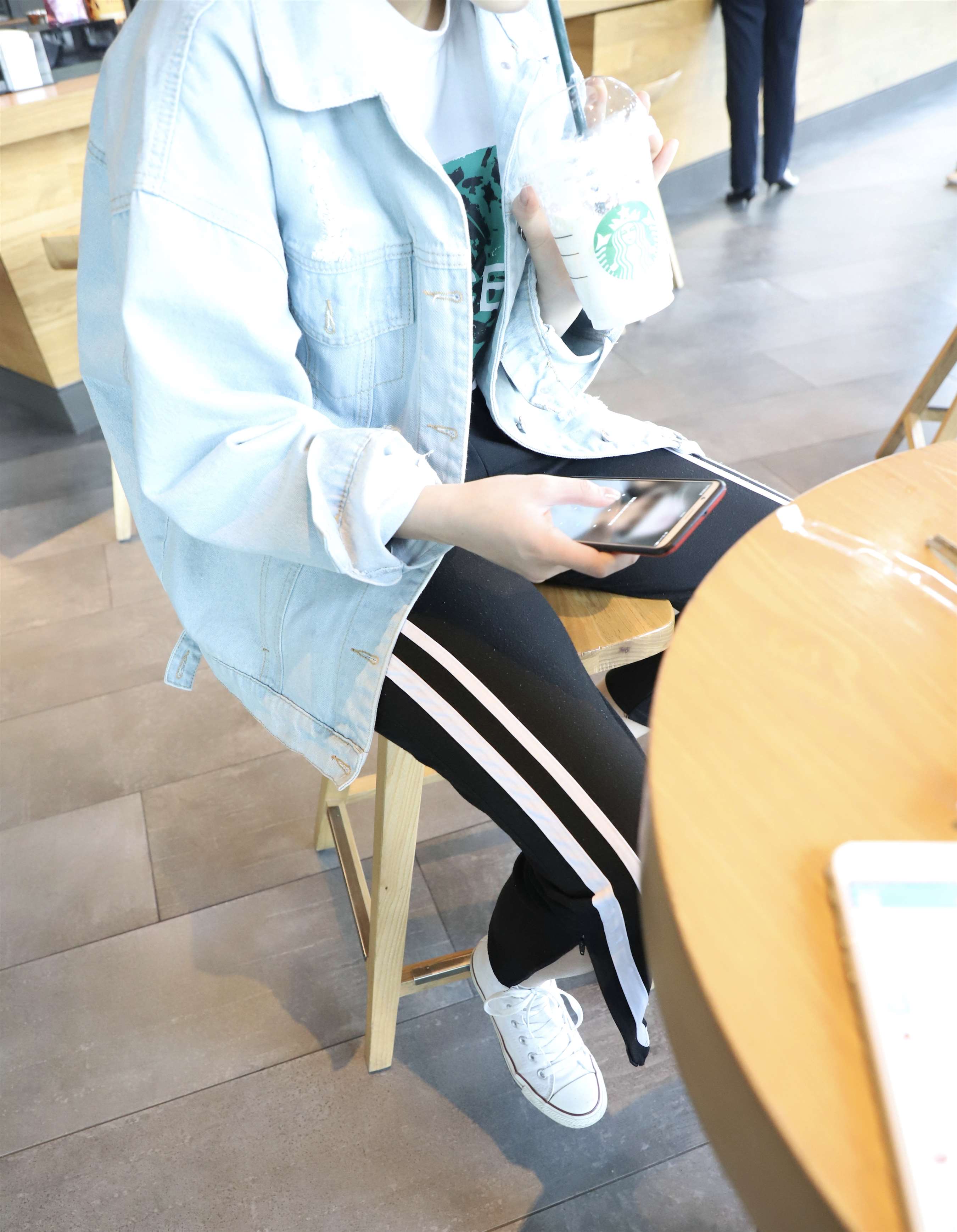 《咖啡馆》作品图