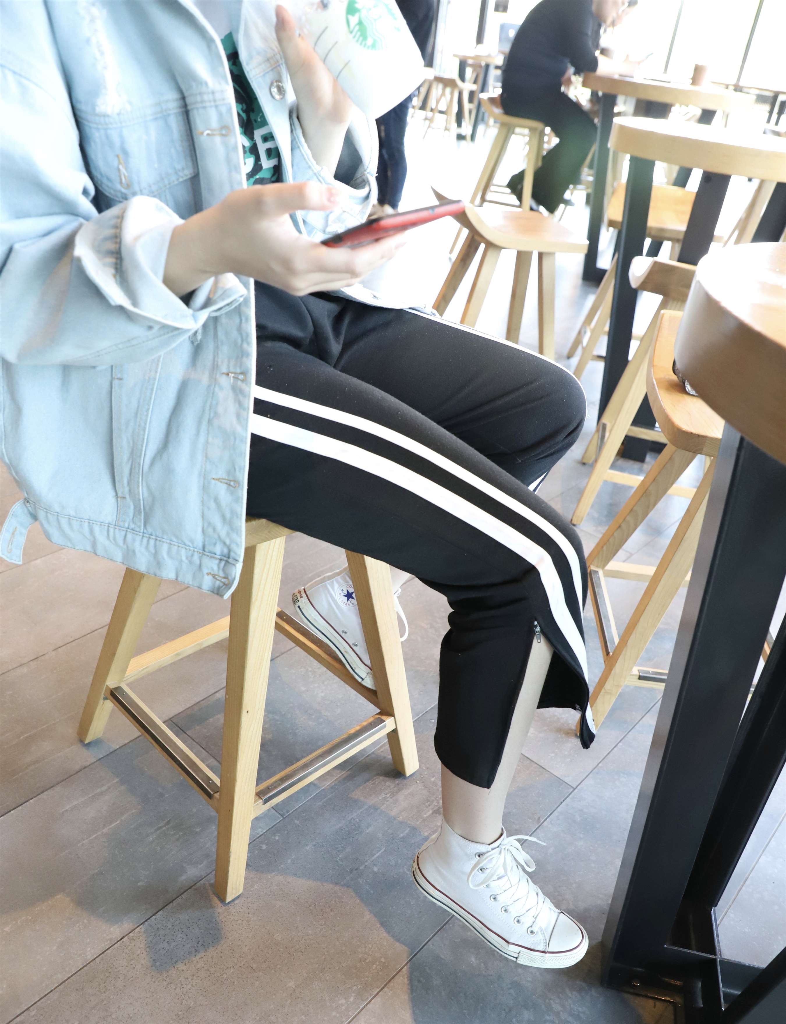 《咖啡馆》作品图