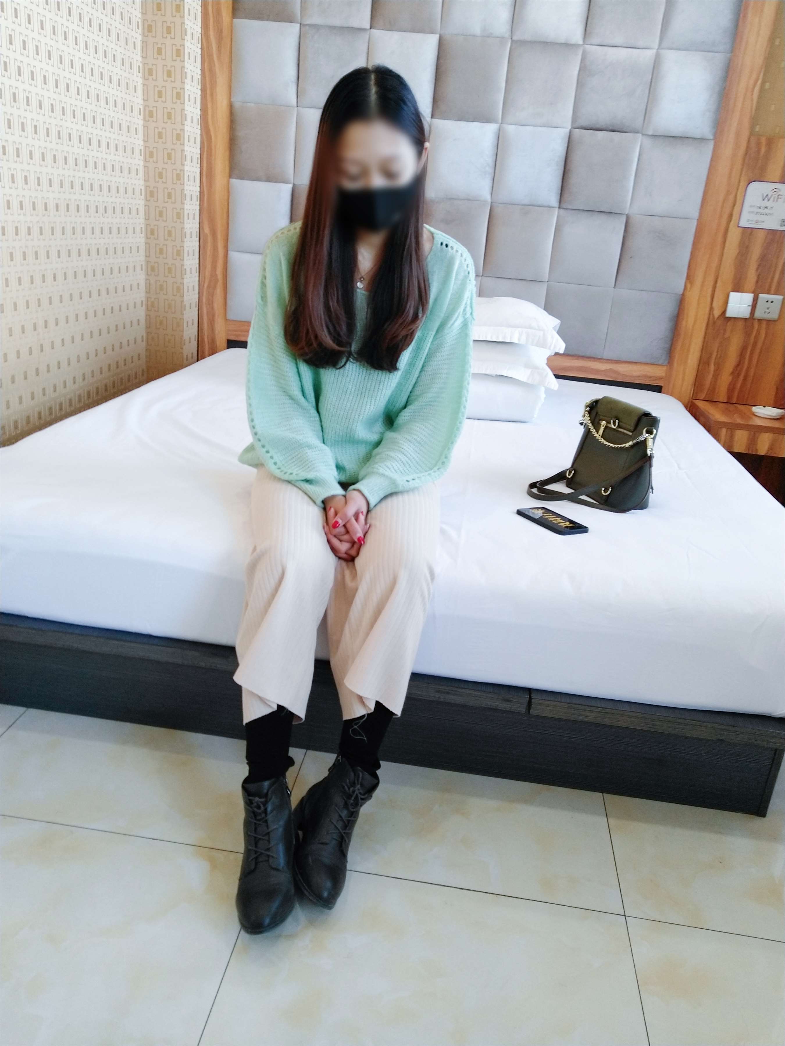 《旅馆yue拍黑棉袜脚丫》作品图