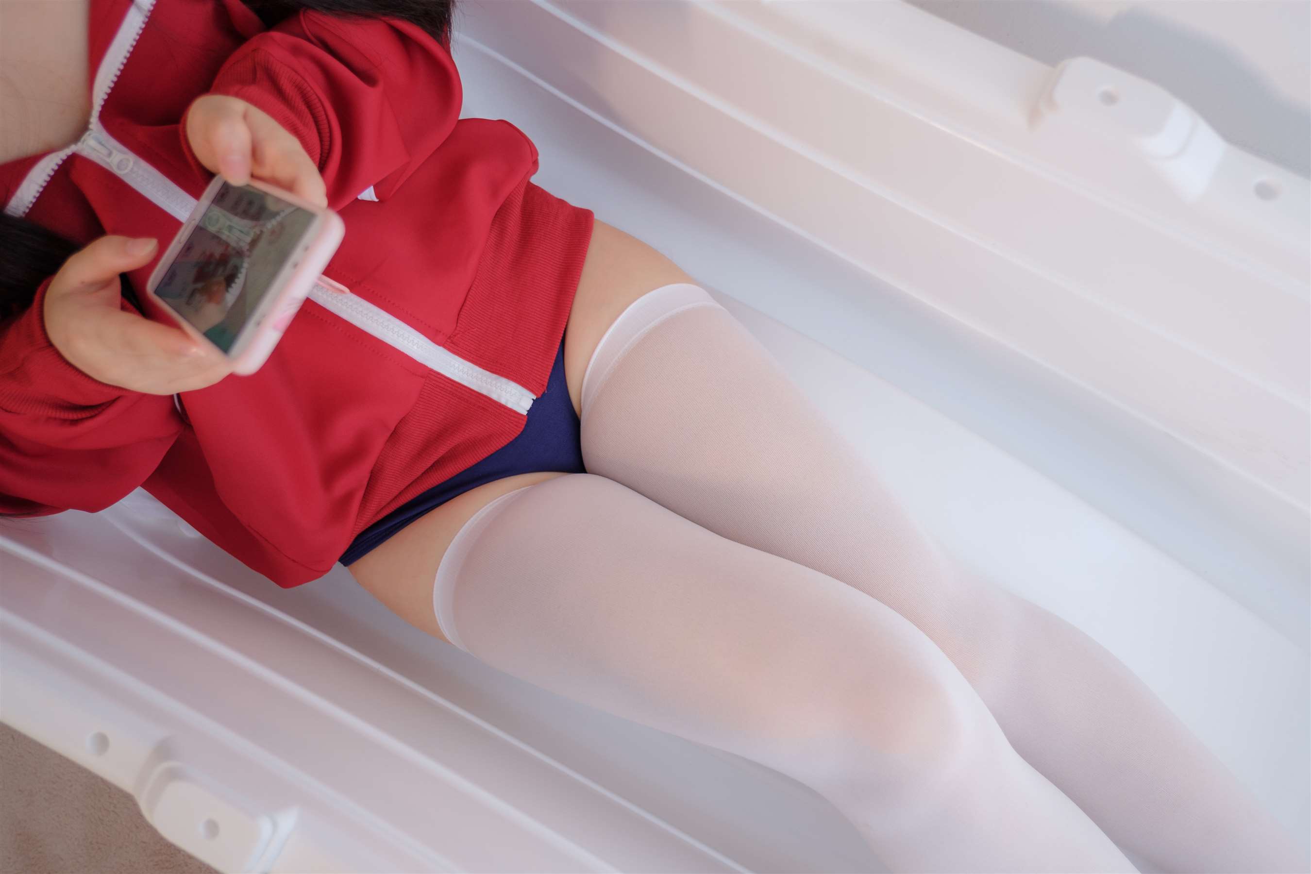 《白丝的you惑》作品图