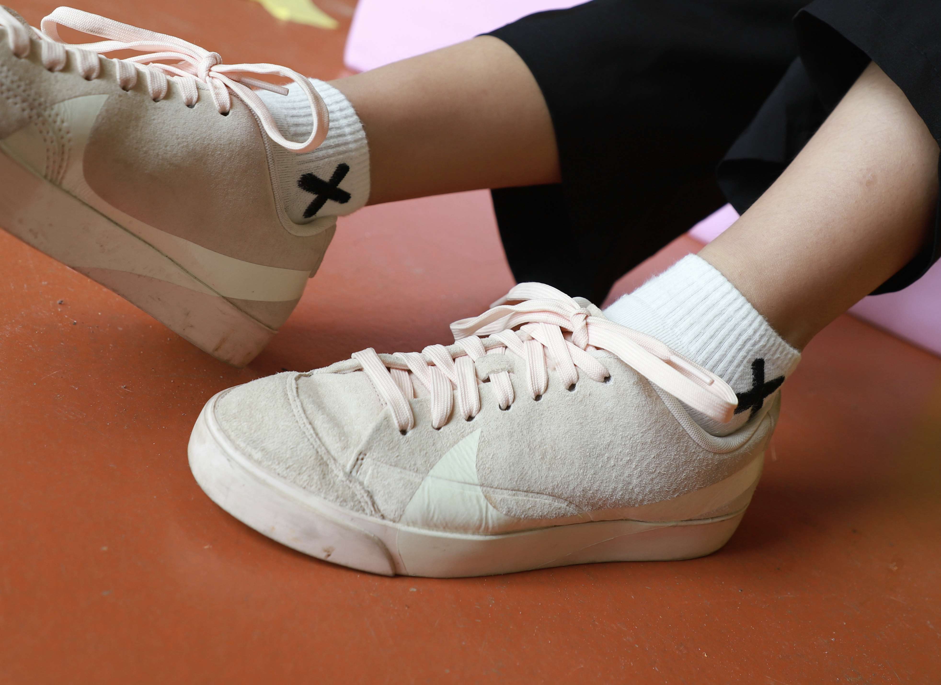 《学妹板鞋棉袜脚【视频1个网盘下载】》作品图