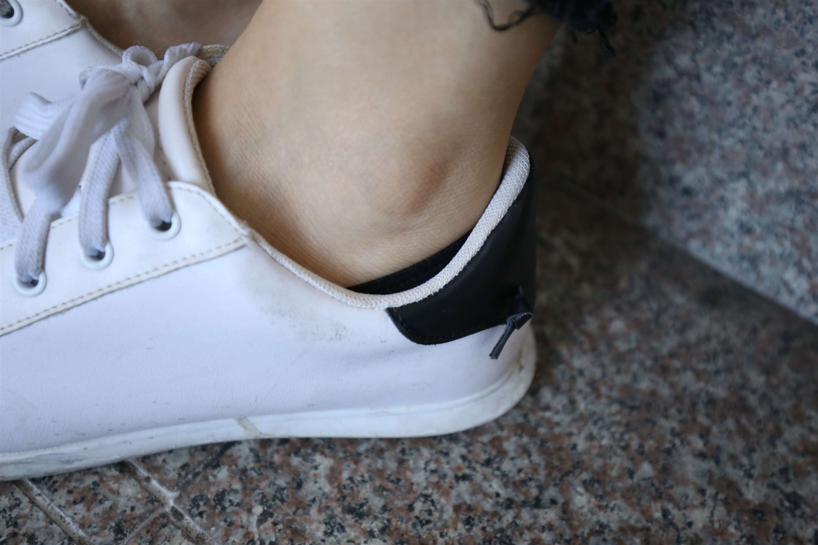 《学姐板鞋の船袜脚丫【视频1个网盘下载】》作品图