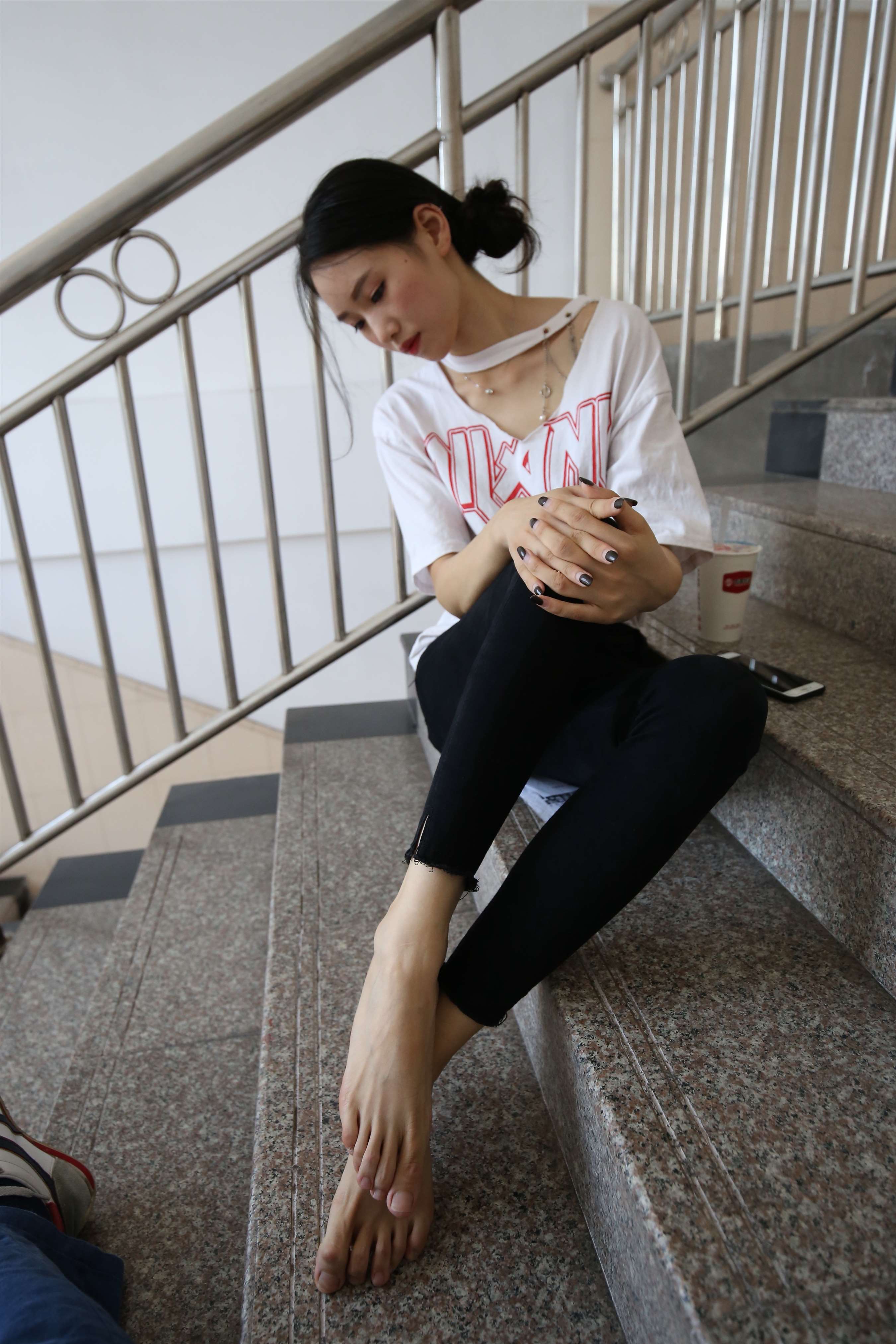 《学姐赤足脚丫》作品图