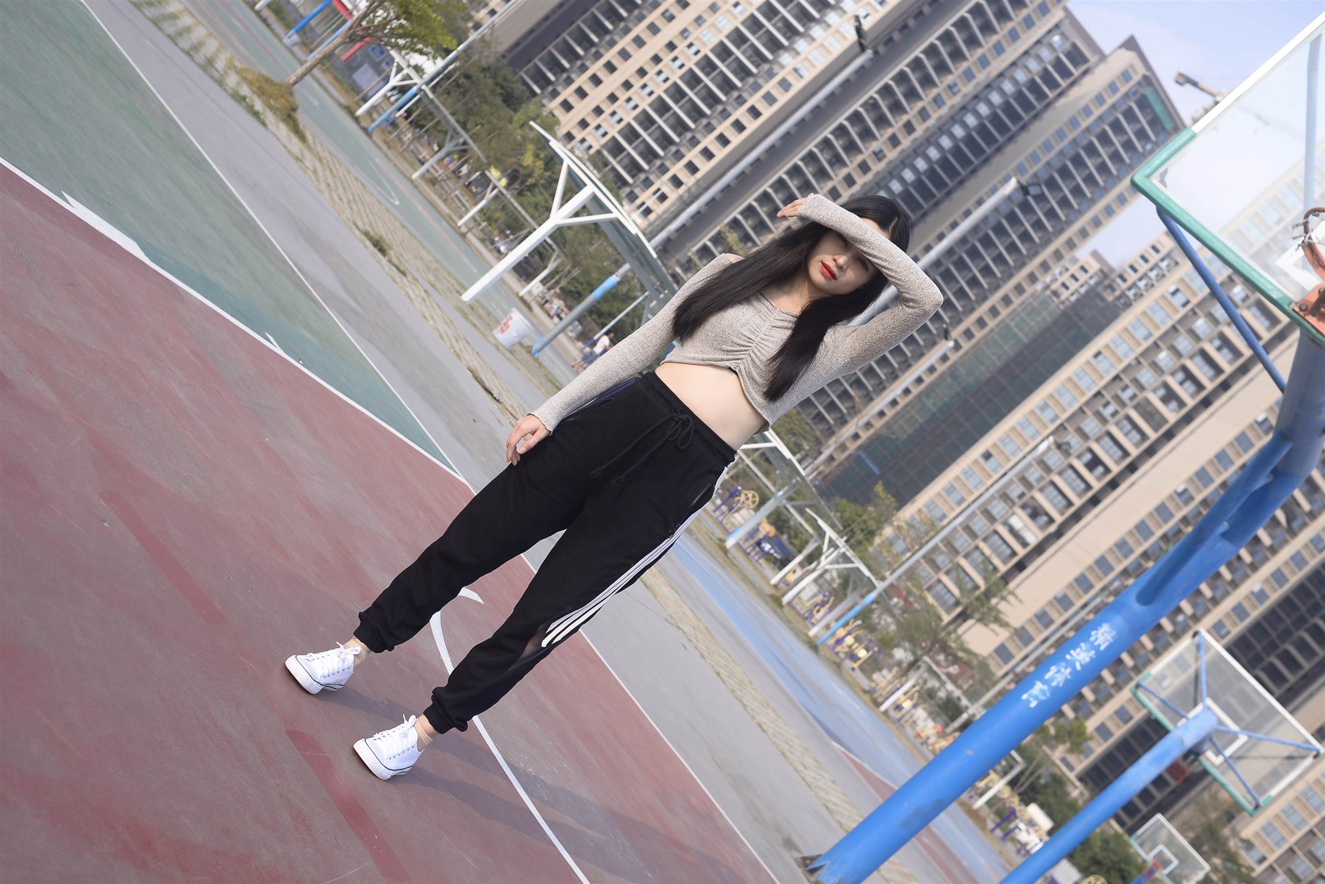 《帆布鞋の短丝脚丫【视频1个网盘下载】》作品图