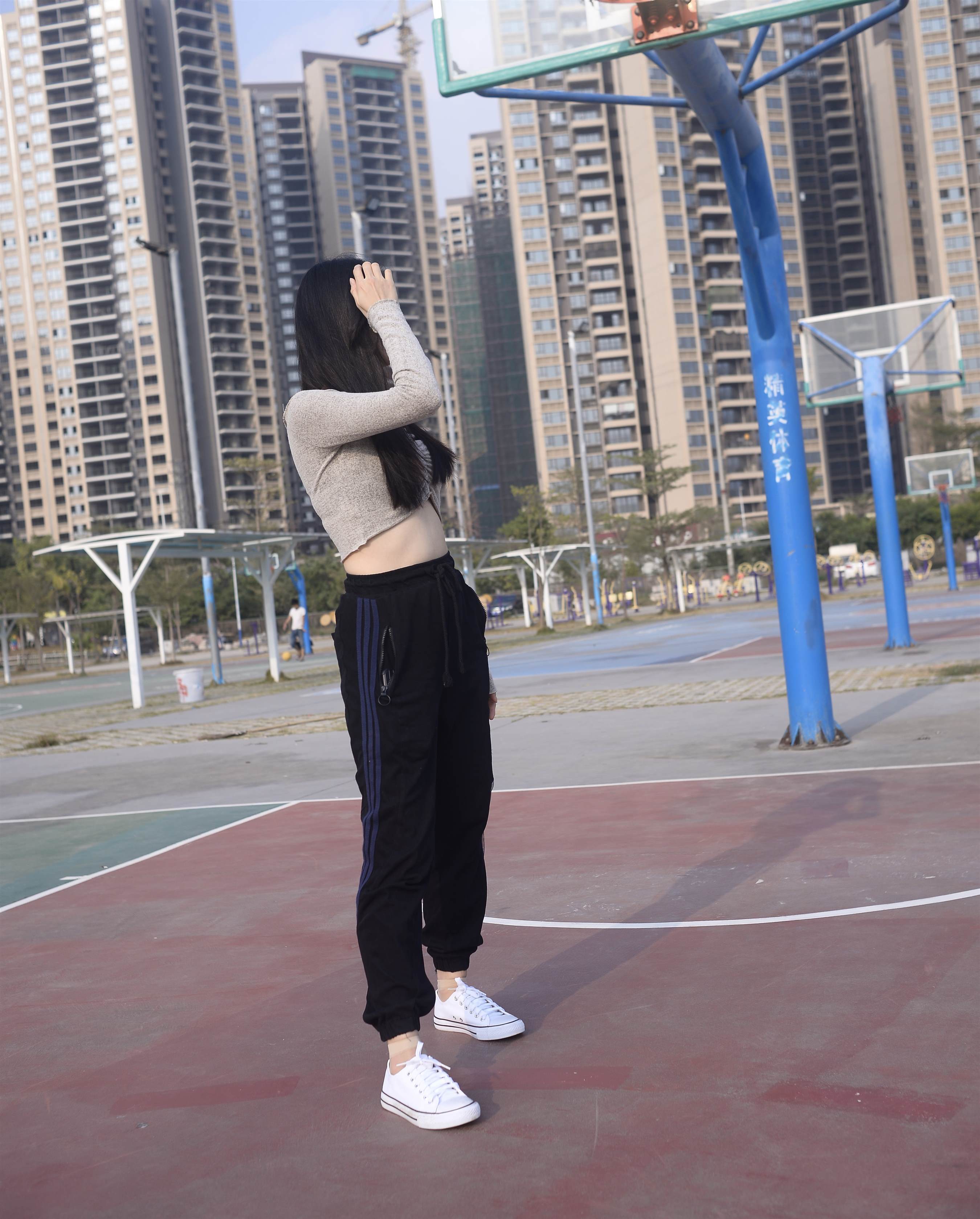 《帆布鞋の短丝脚丫【视频1个网盘下载】》作品图