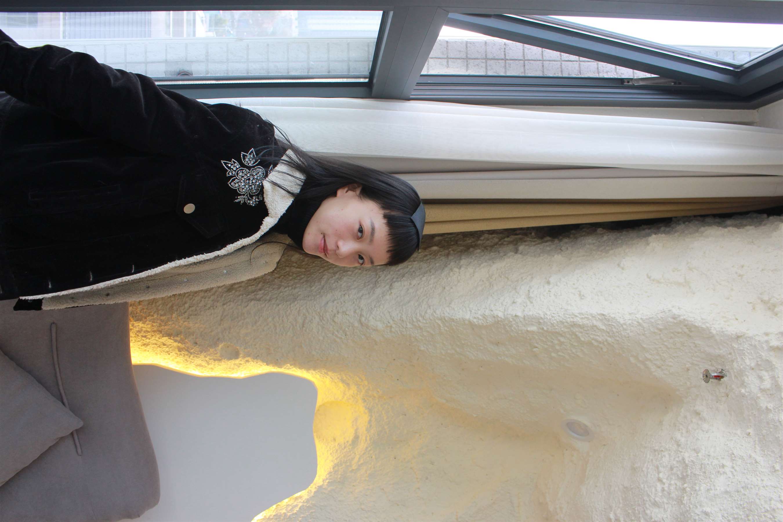 《窗台上的那个女孩【视频3个网盘下载】》作品图